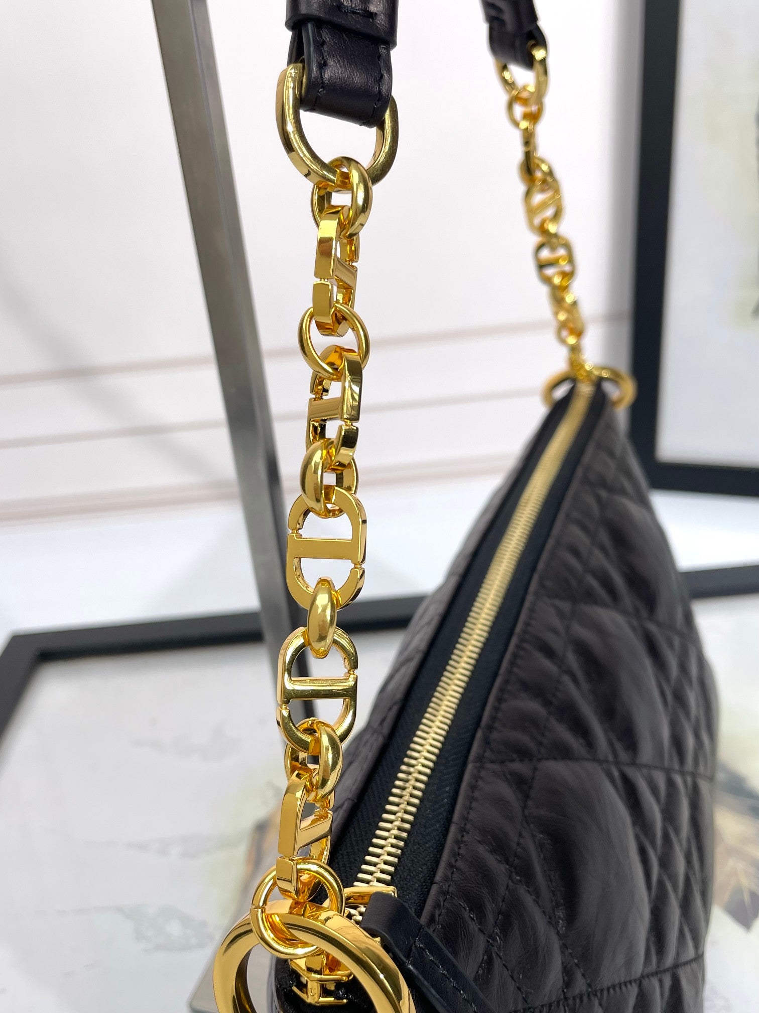 Luxurious Black Quilted Leather Shoulder Bag with Gold-Tone Chain Strap - Elegant Hobo Handbag