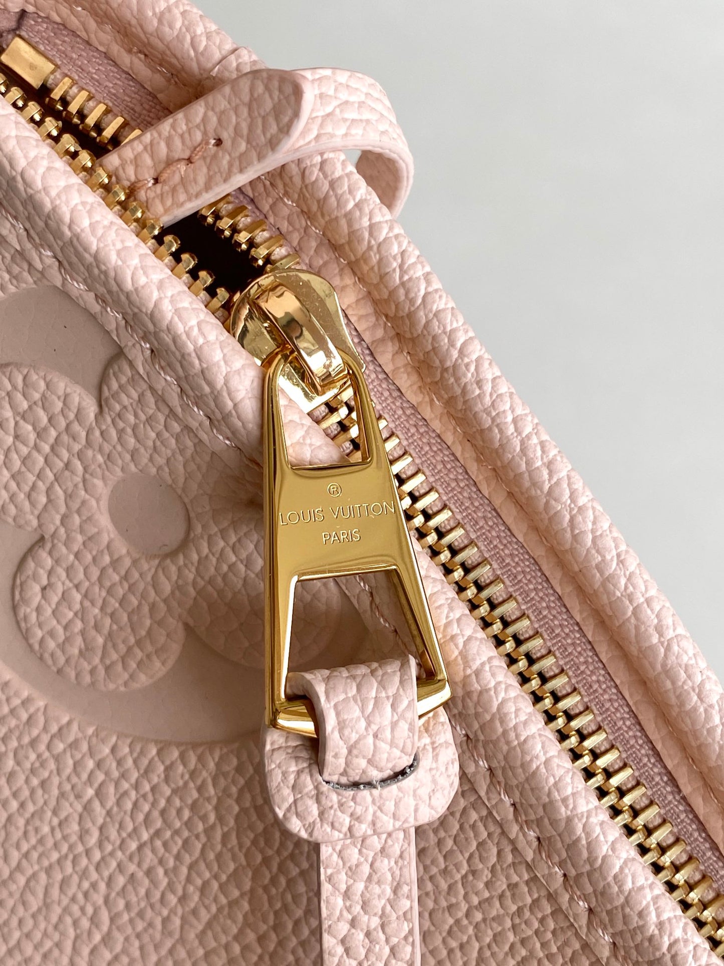 Louis Vuitton Minimalist Light Pink Leather Hobo Shoulder Bag for Women