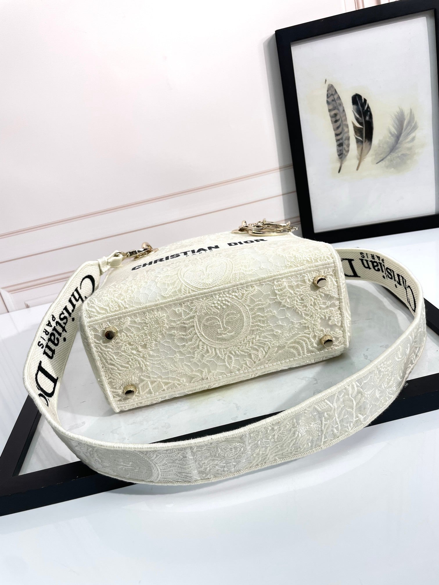 Dior Elegant White Embroidered Canvas Handbag with Top Handle and Strap