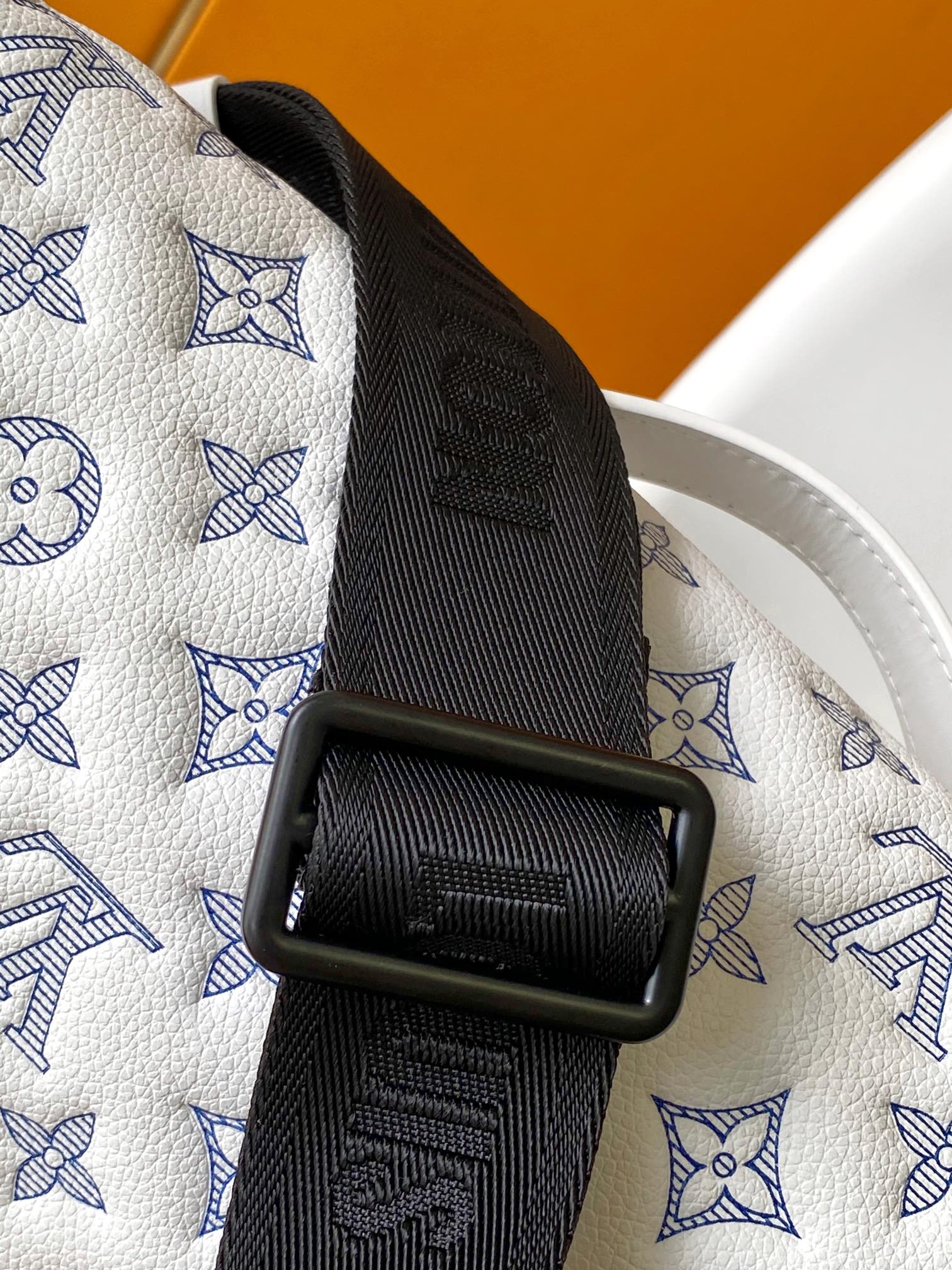 Louis Vuitton White Monogram Pattern Luxury Unisex Waist Bag Fanny Pack