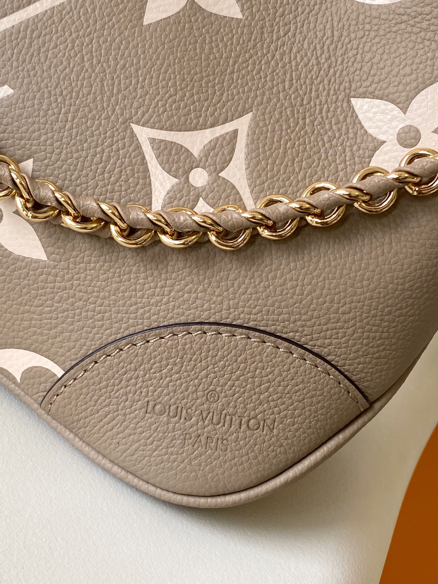 Louis Vuitton Elegant Monogram Pattern Crossbody Shoulder Bag with Gold Chain