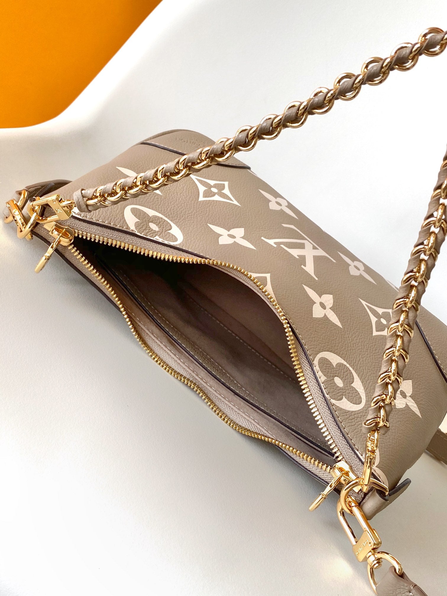 Louis Vuitton Elegant Monogram Pattern Crossbody Shoulder Bag with Gold Chain