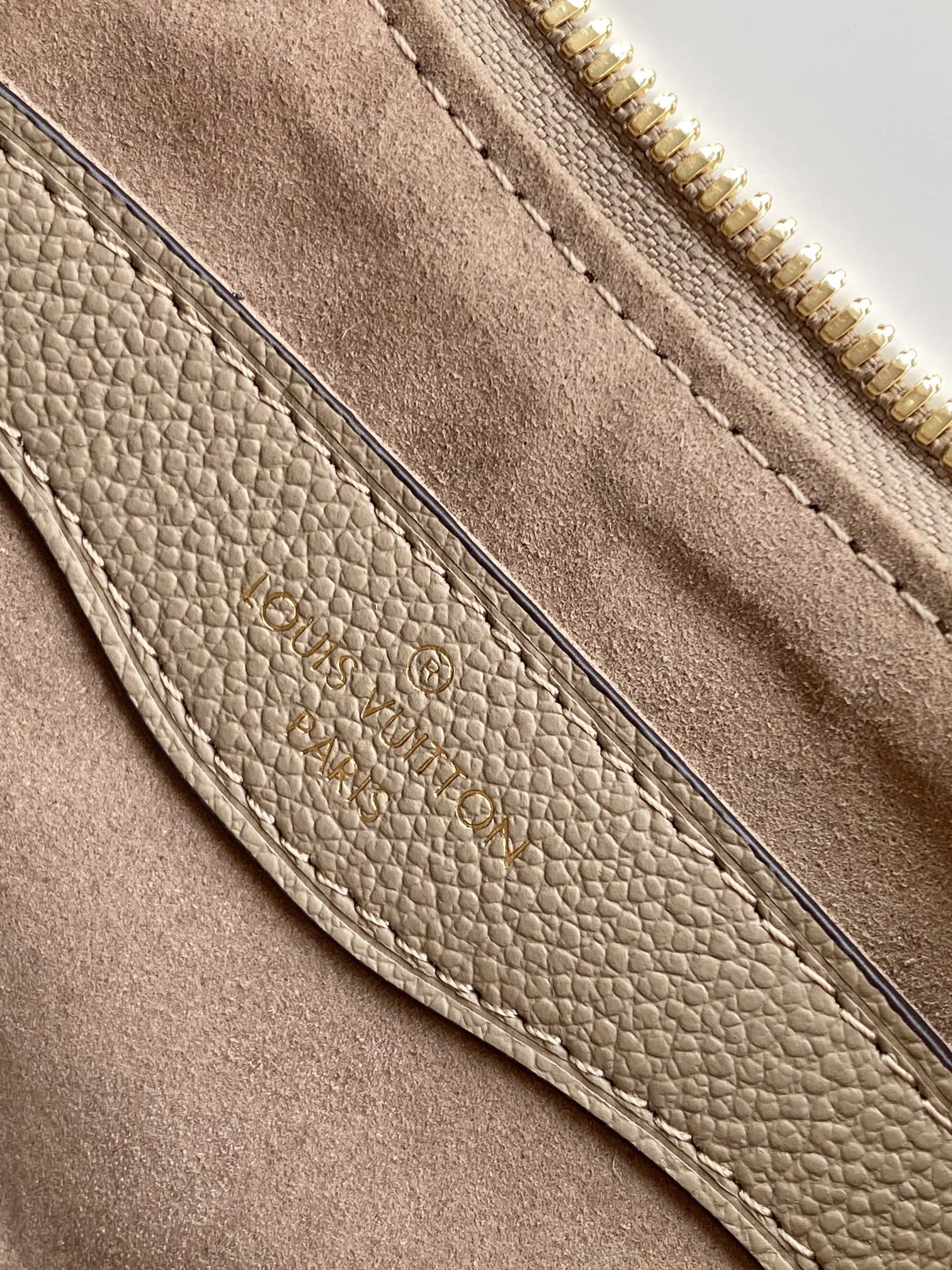Louis Vuitton Elegant Monogram Pattern Crossbody Shoulder Bag with Gold Chain