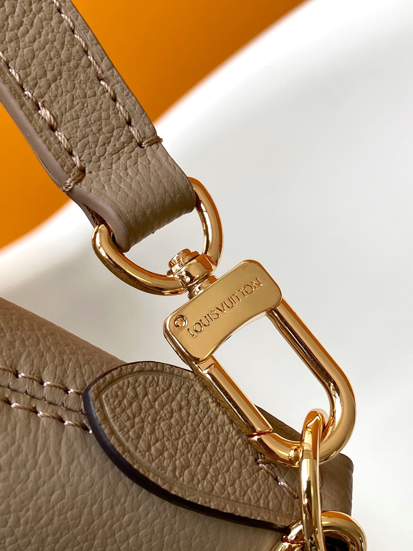 Louis Vuitton Elegant Monogram Pattern Crossbody Shoulder Bag with Gold Chain
