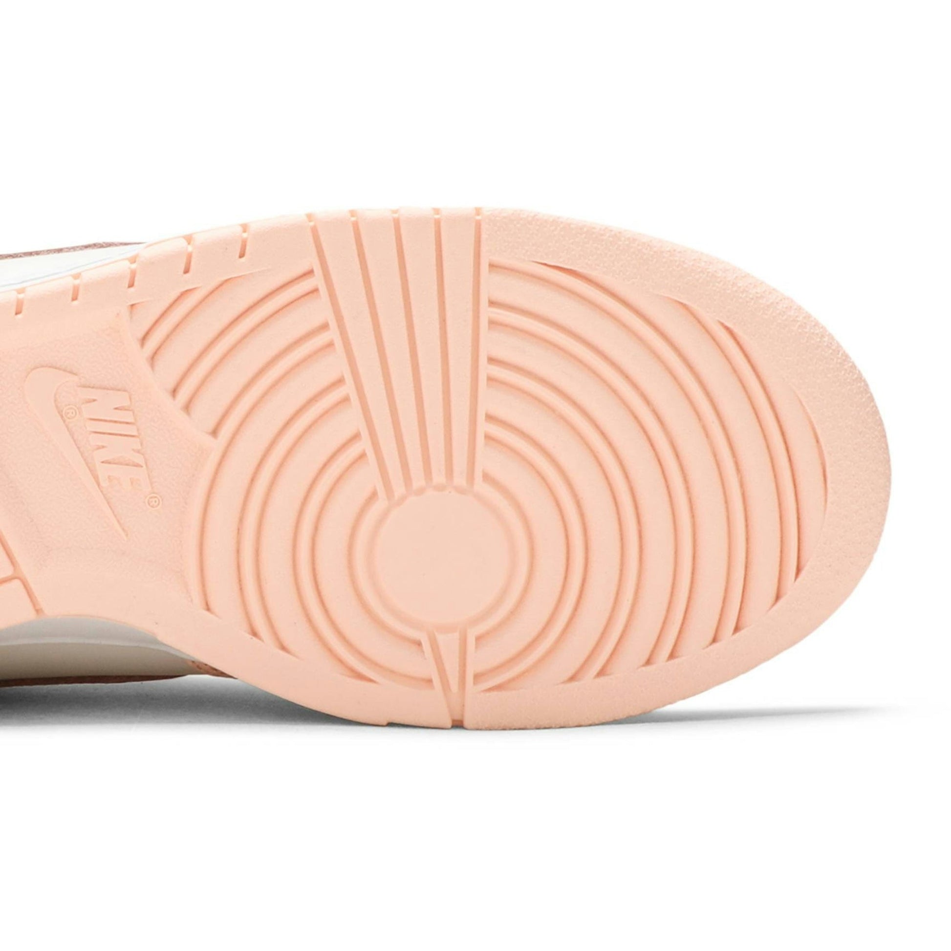 ( Women ) Nike Dunk High ‘Crimson Tint’ DD1869-104