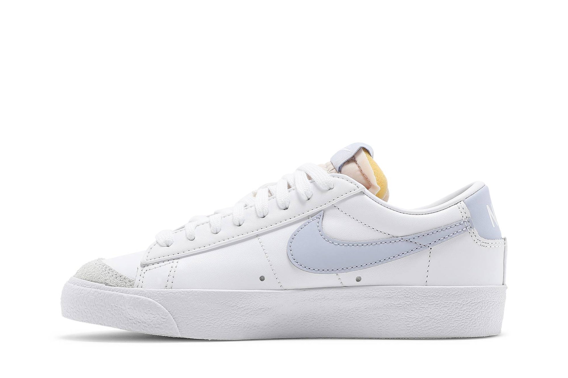 ( Women ) Nike Blazer Low ’77 ‘White Ghost’ DC4769-103