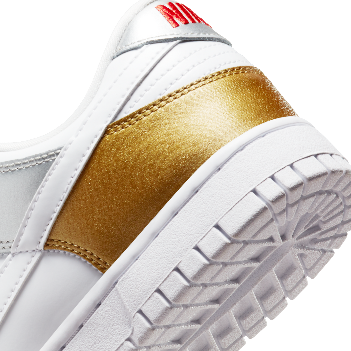 ( Women ) Nike Dunk Low SE ‘White Metallic Gold Silver’ DH4403-700