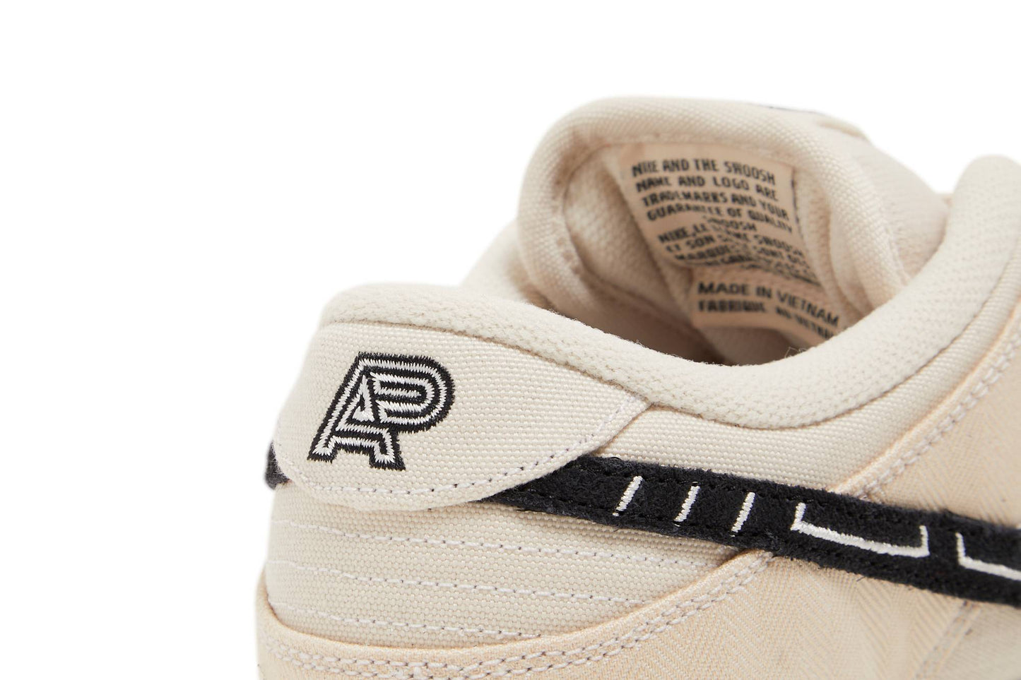 Albino Preto X Nike SB Dunk Low ‘Fossil’ FD2627-200