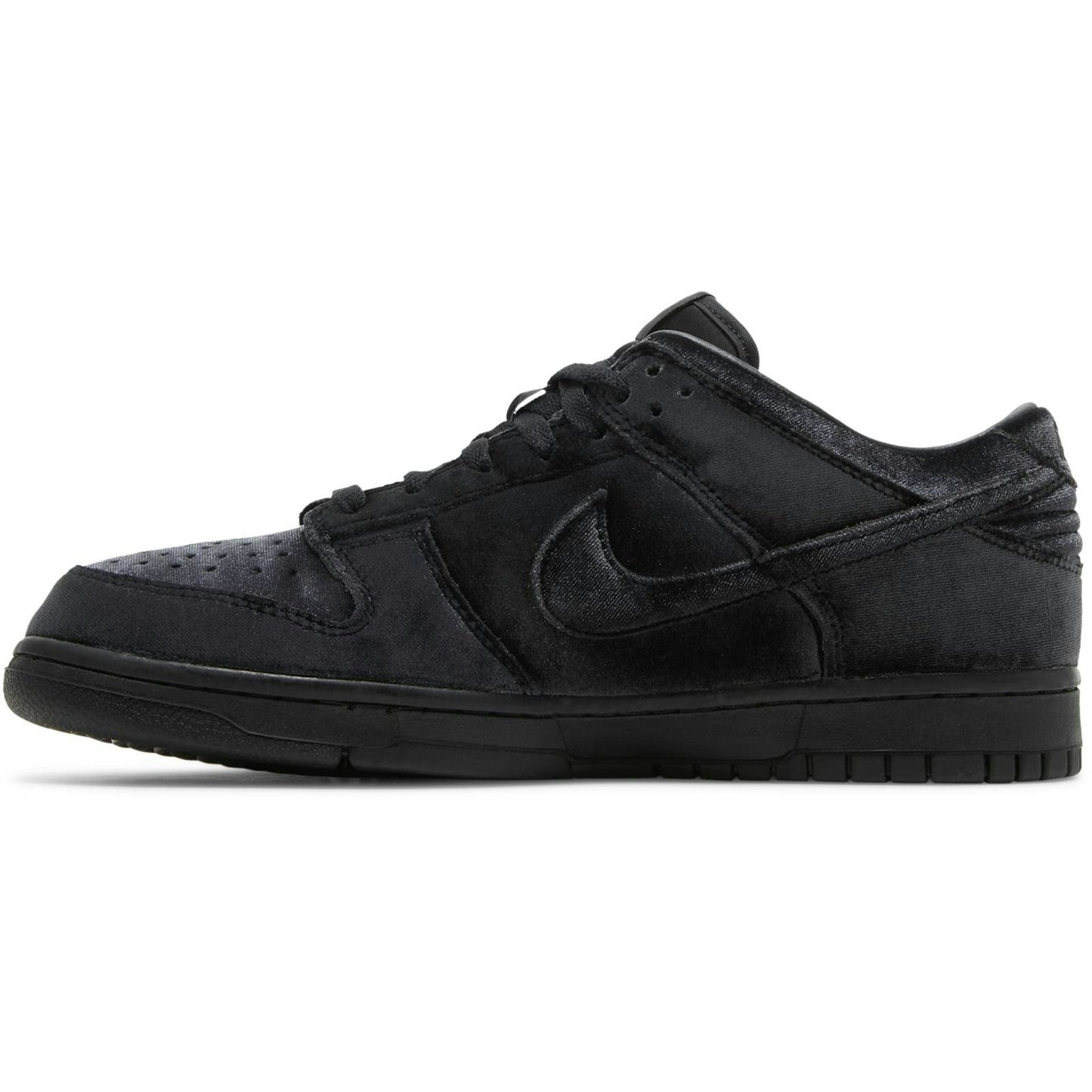 Dover Street Market X Nike Dunk Low ‘Triple Black’ DH2686-002