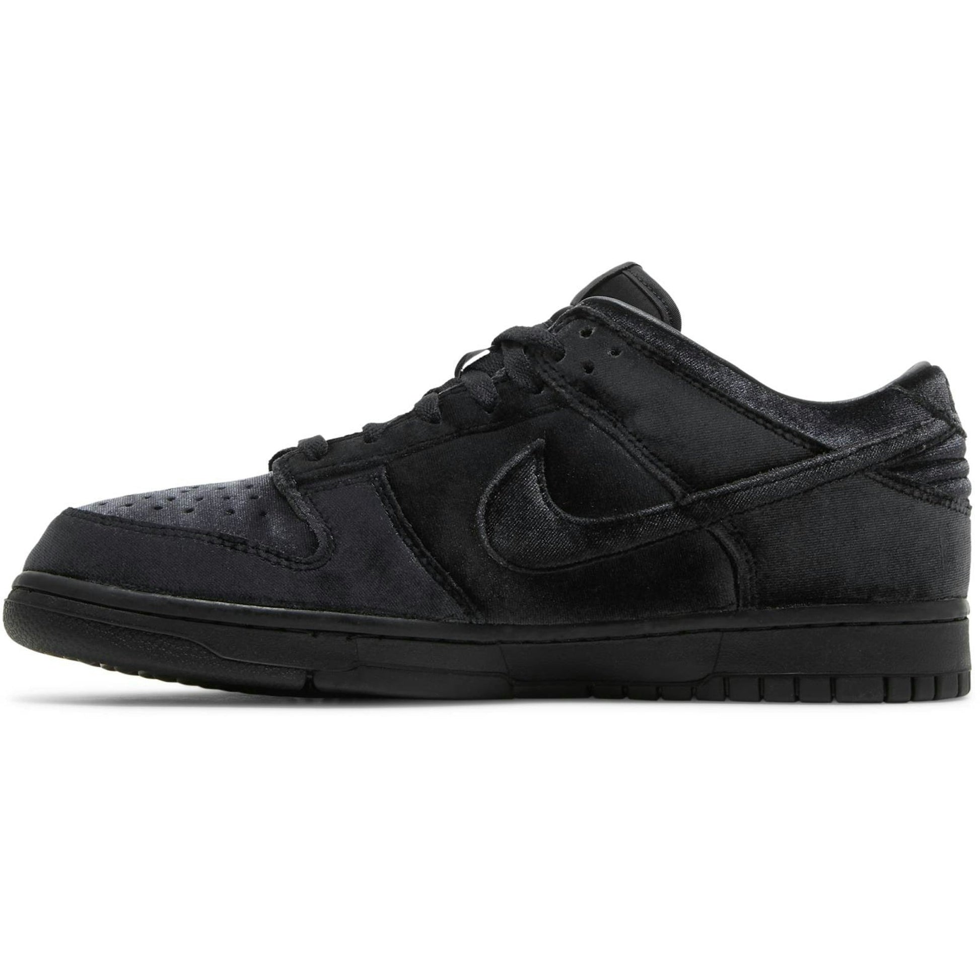 Dover Street Market X Nike Dunk Low ‘Triple Black’ DH2686-002