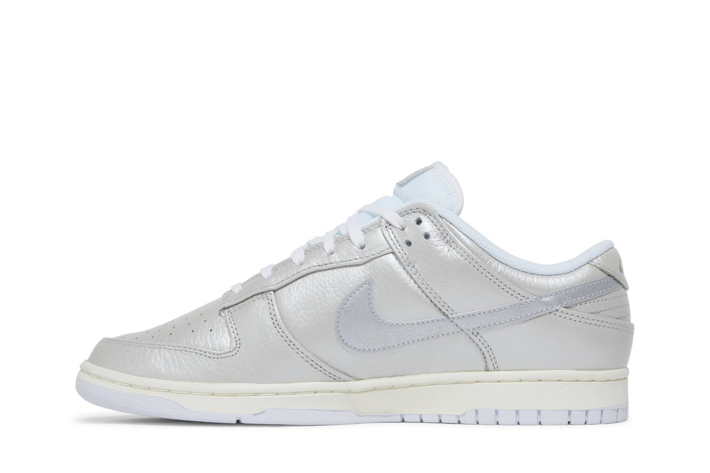 Nike Dunk Low ‘Metallic Silver’ DX3197-095
