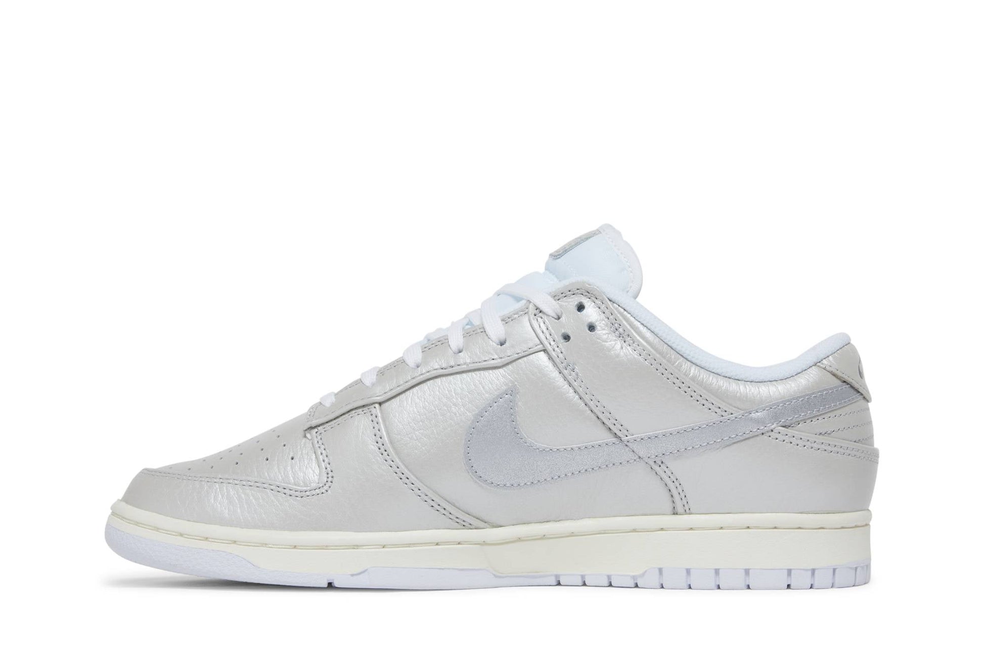 Nike Dunk Low ‘Metallic Silver’ DX3197-095