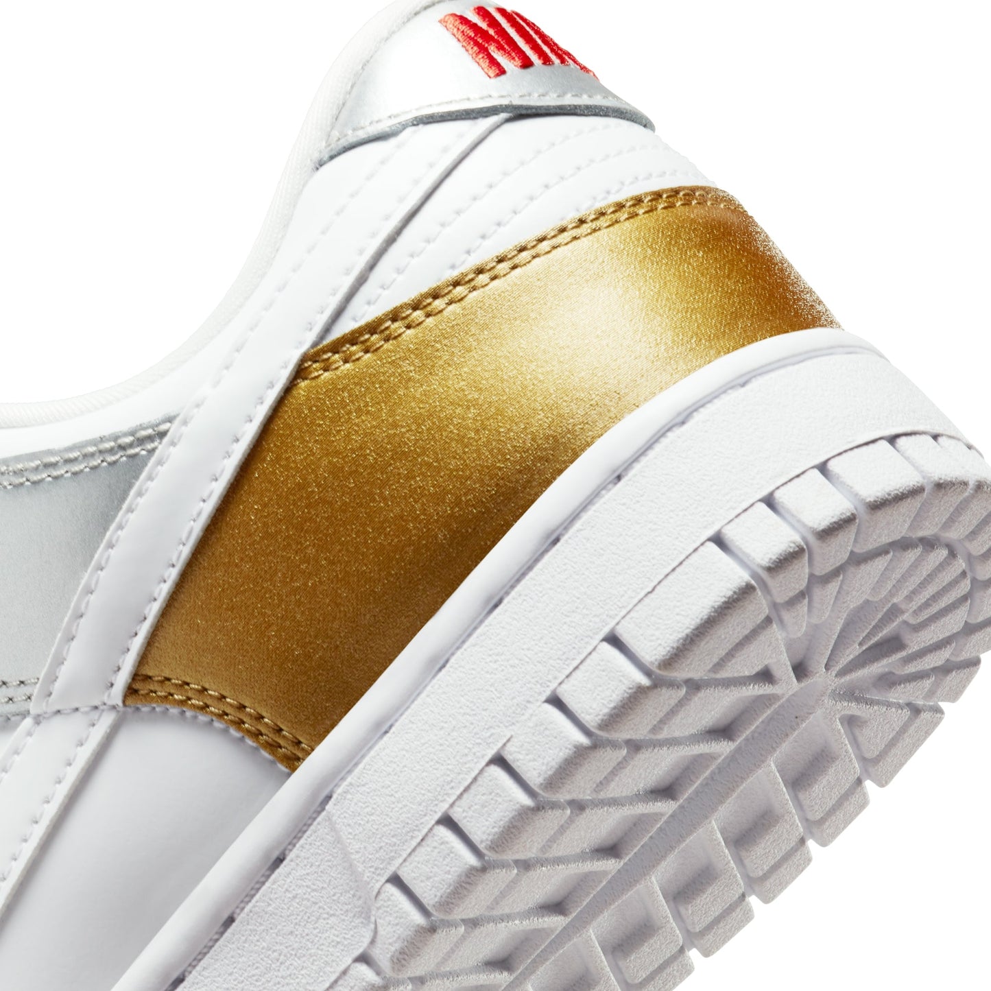 ( Women ) Nike Dunk Low SE ‘White Metallic Gold Silver’ DH4403-700