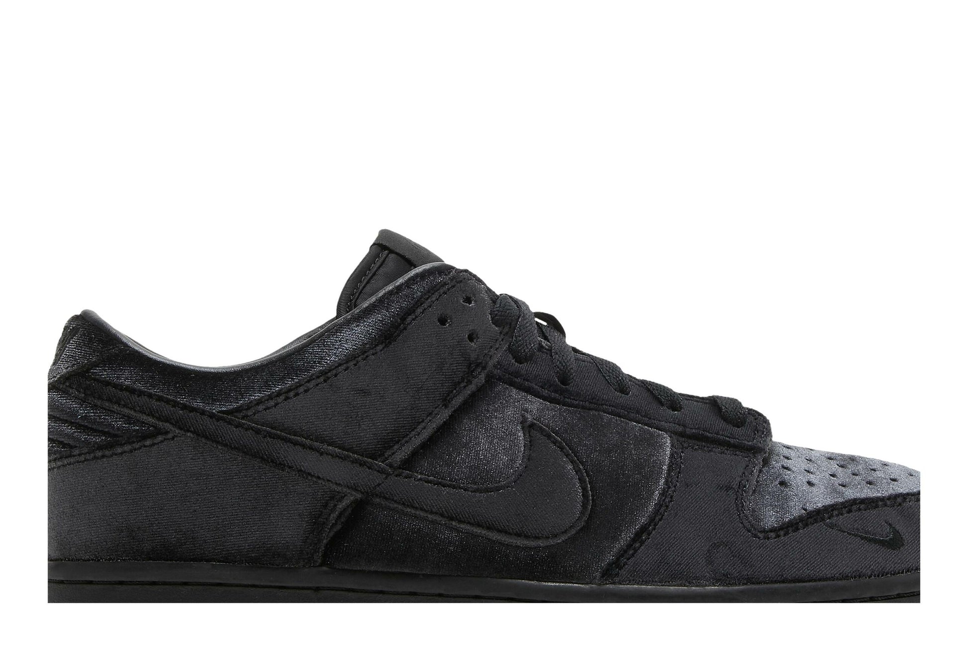 Dover Street Market X Nike Dunk Low ‘Triple Black’ DH2686-002