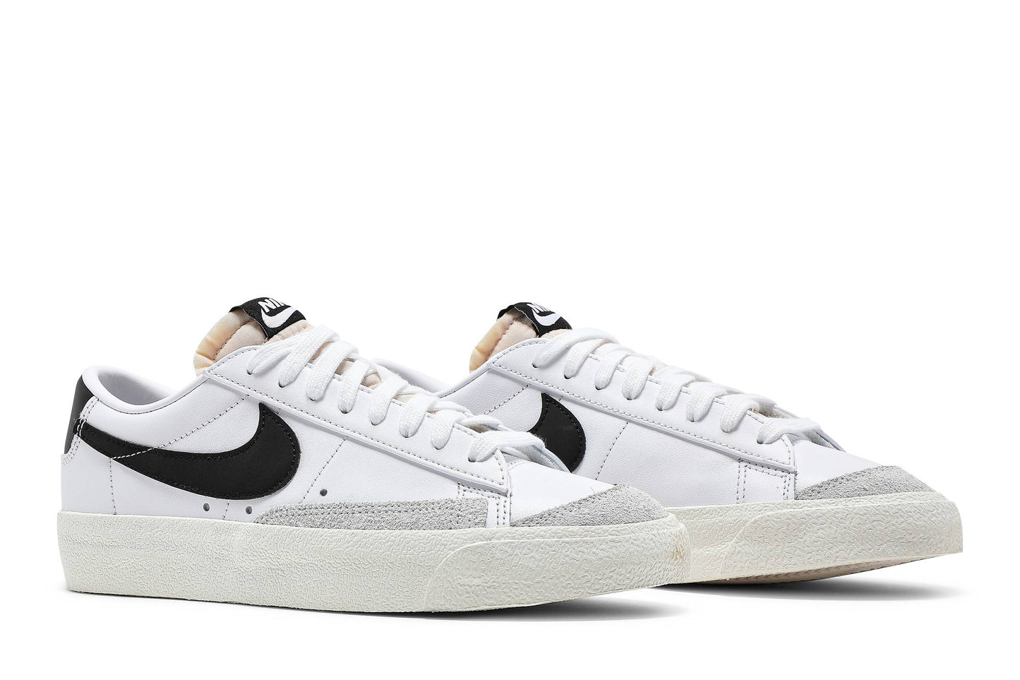 ( Women ) Nike Blazer Low ’77 ‘White Black’ DC4769-102