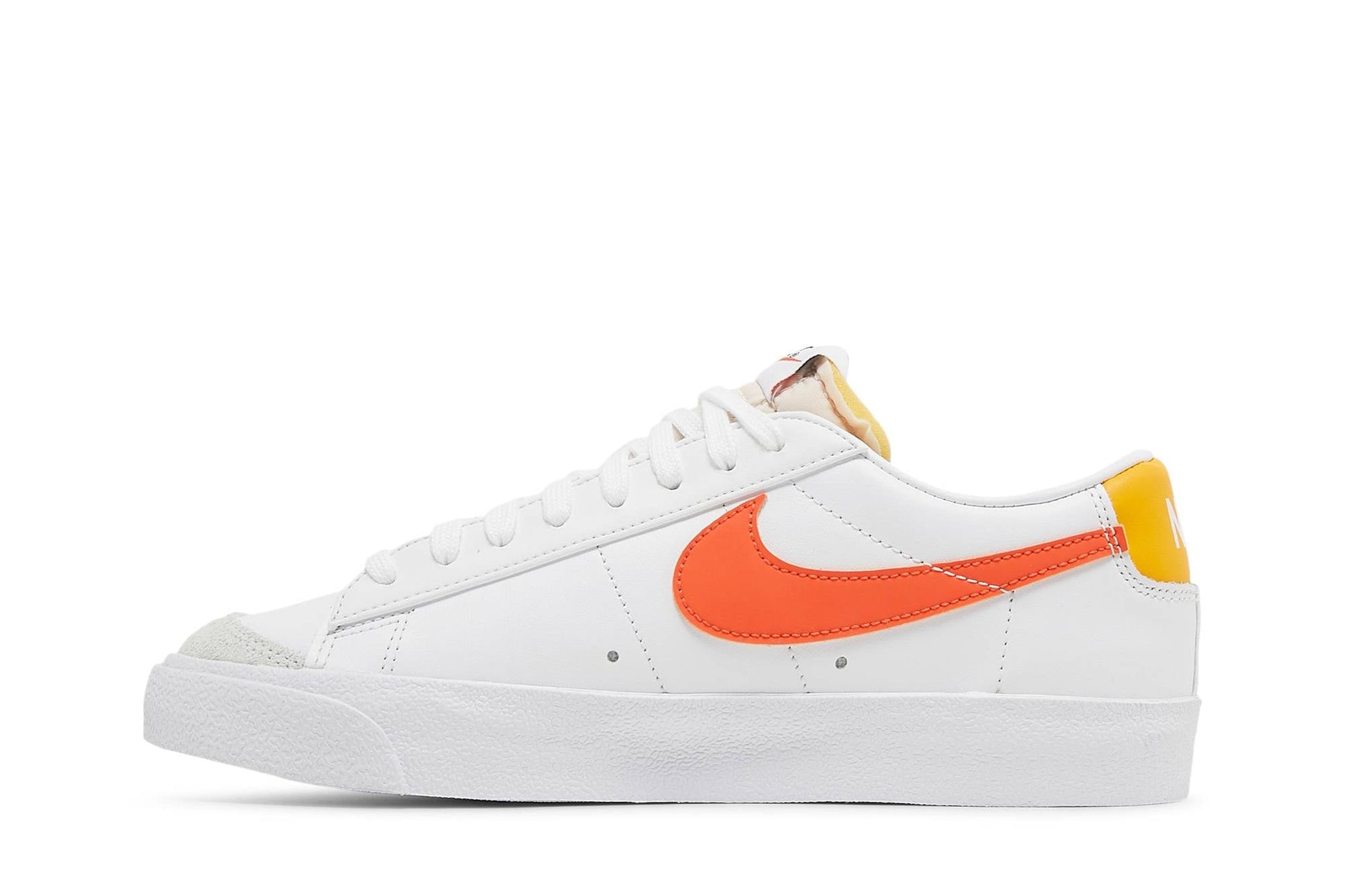 ( Women ) Nike Blazer Low ’77 ‘White Orange’ DC4769-105