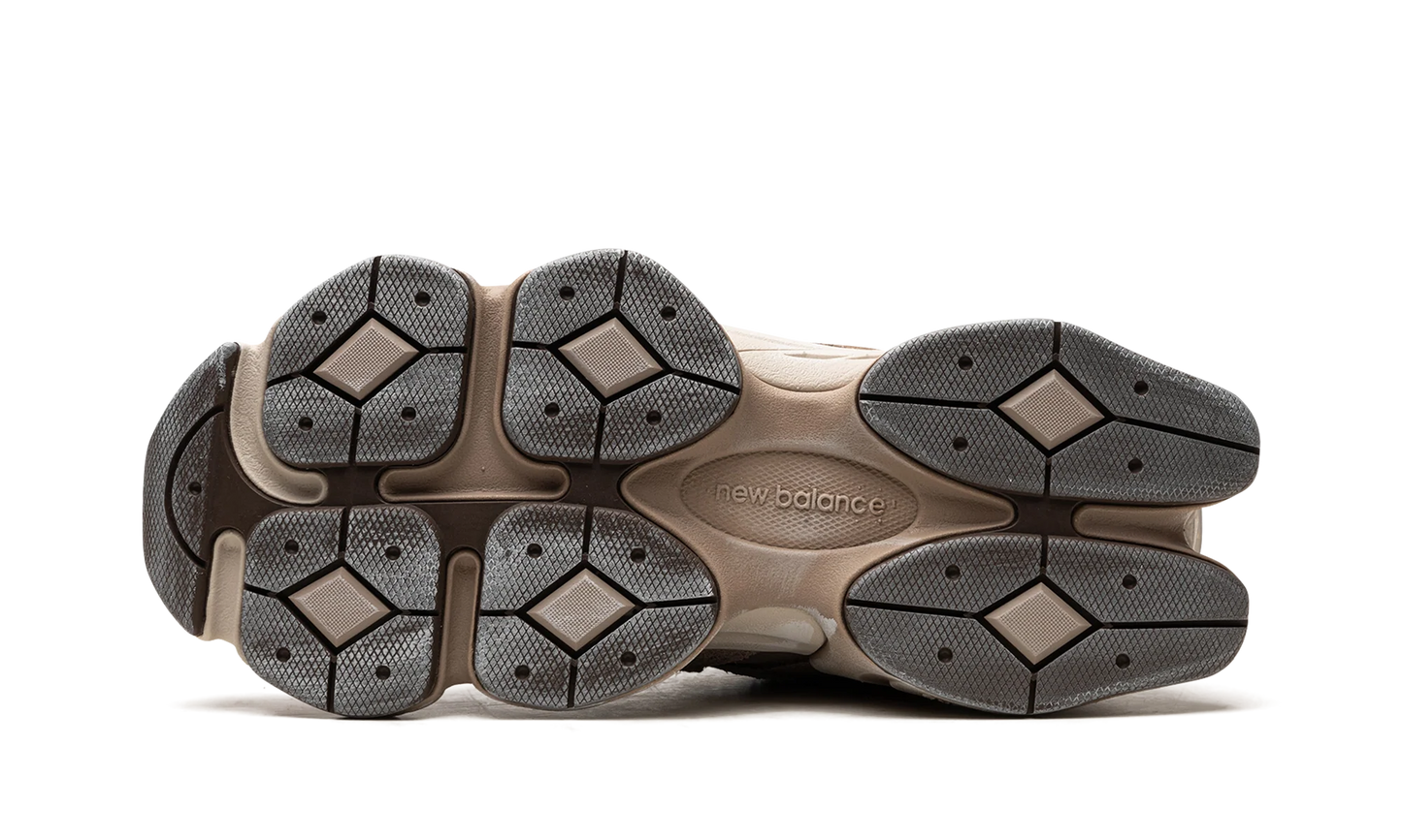 9060 "Mushroom Brown" U9060PB Sneakers