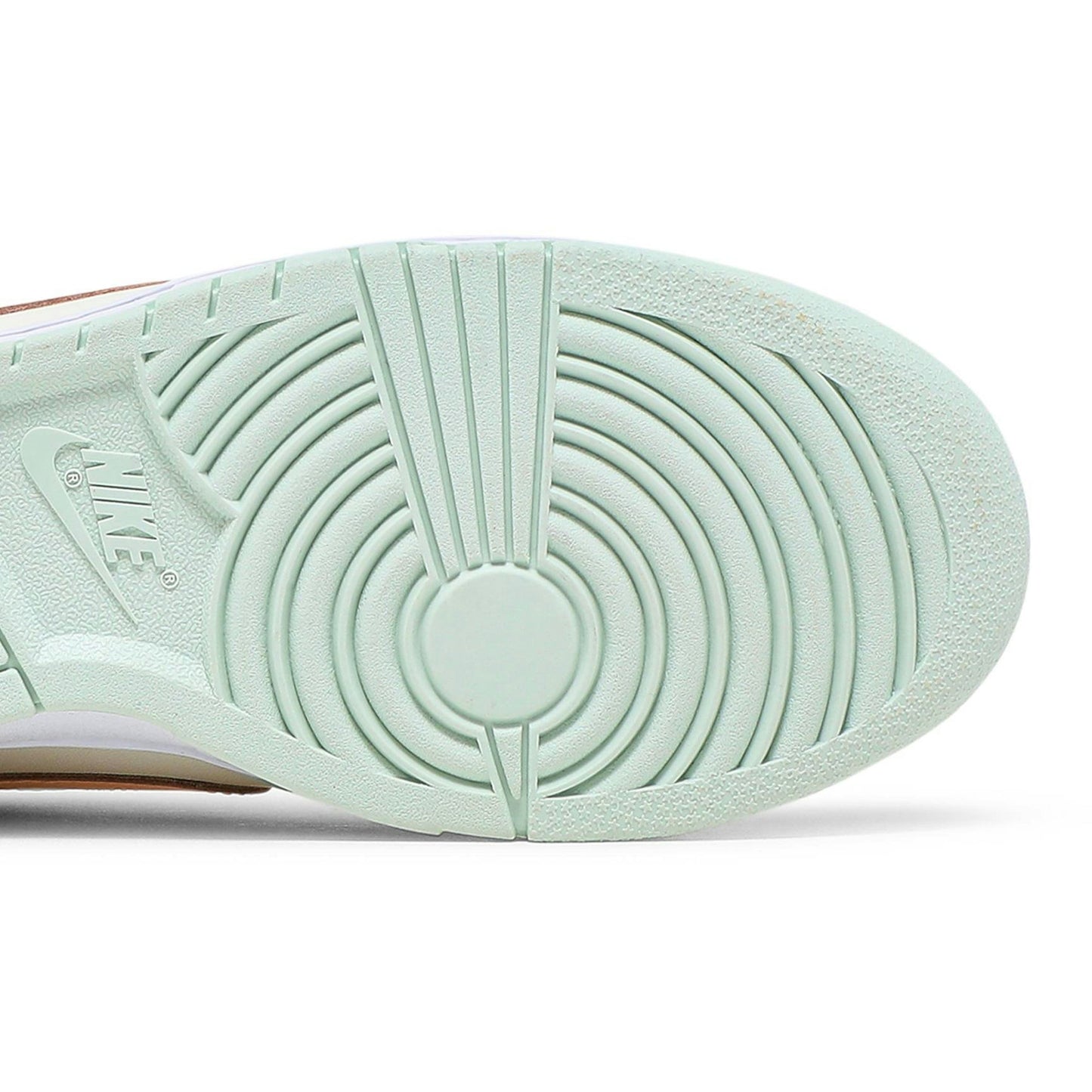 ( Women ) Nike Dunk Low ‘Barely Green’ DD1503-104