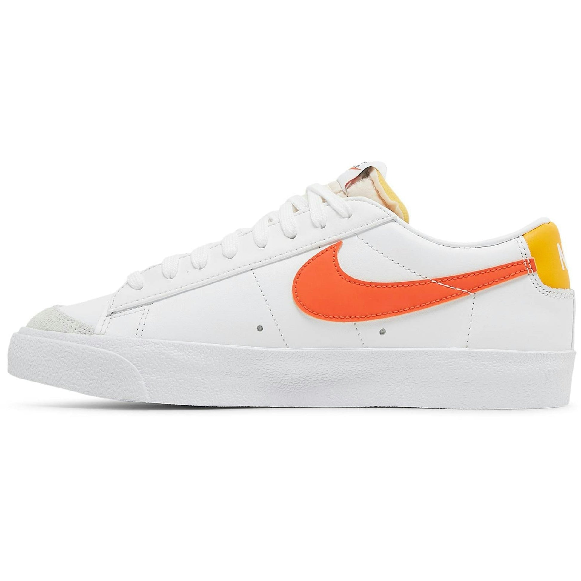 ( Women ) Nike Blazer Low ’77 ‘White Orange’ DC4769-105