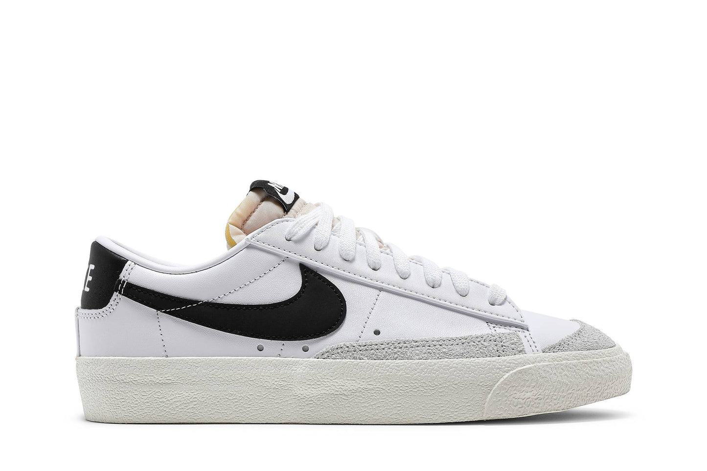 ( Women ) Nike Blazer Low ’77 ‘White Black’ DC4769-102