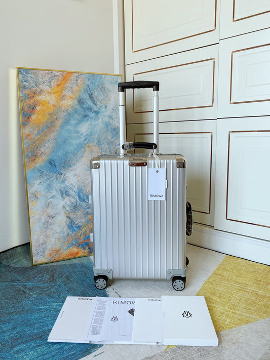 Modern Silver Aluminum Hardshell Carry-On Spinner Luggage Suitcase
