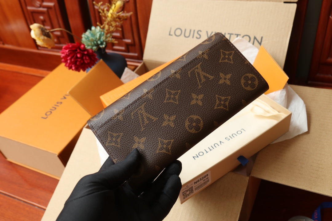 Louis Vuitton Elegant Brown Monogram Canvas Envelope Wallet with Snap Closure
