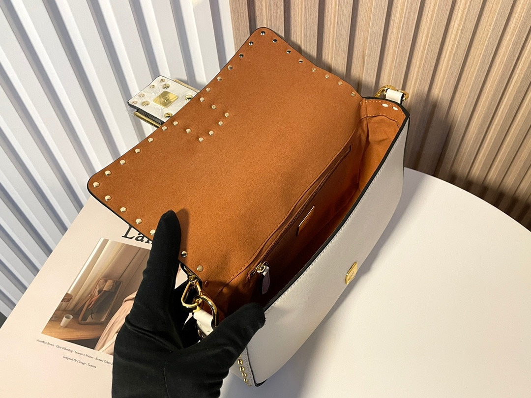 Fendi White Leather Baguette Shoulder Bag with Whipstitch Detail