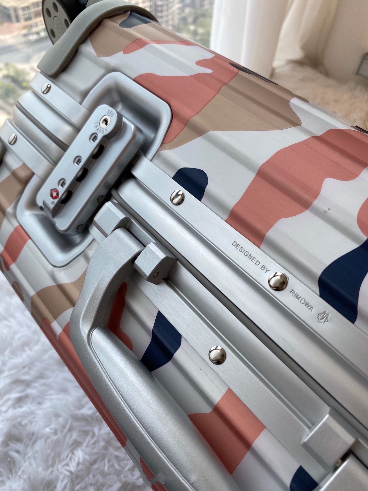 Pink Camo Hard Shell Spinner Suitcase Travel Rolling Luggage