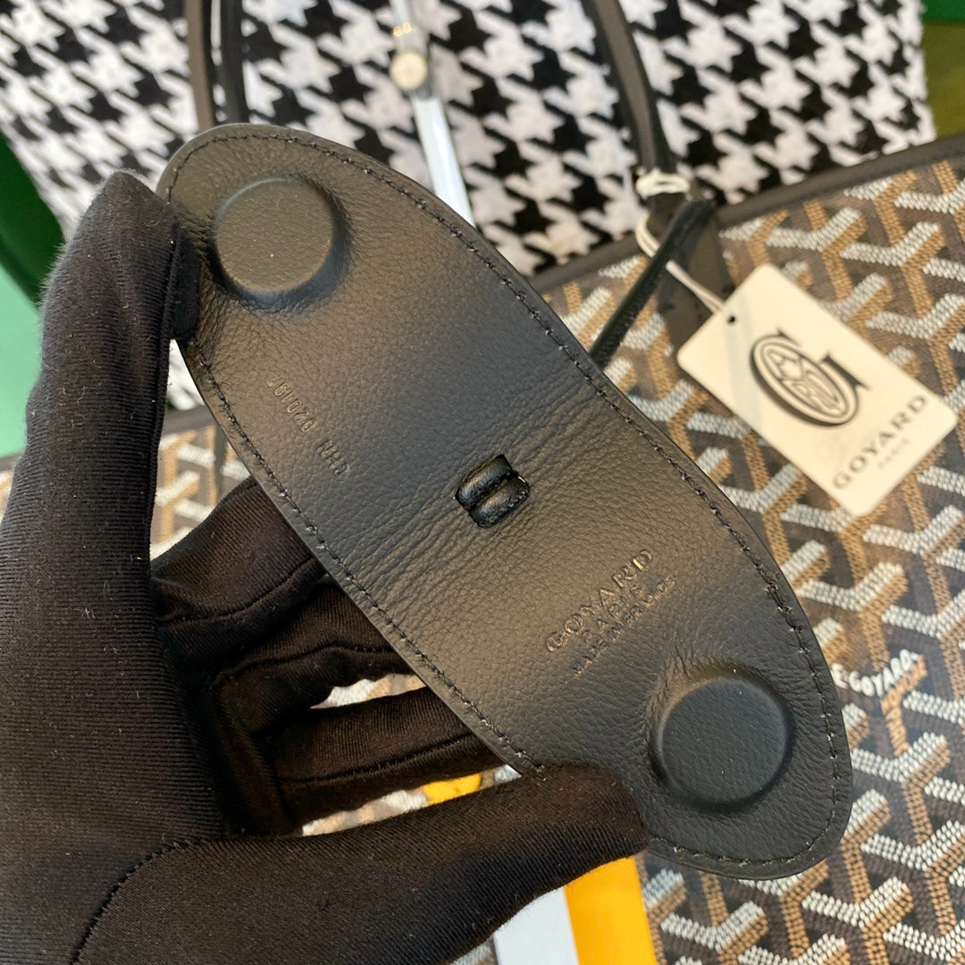 Gogy Luxury Chevron Pattern Leather Card Holder Wallet with Snap Closure