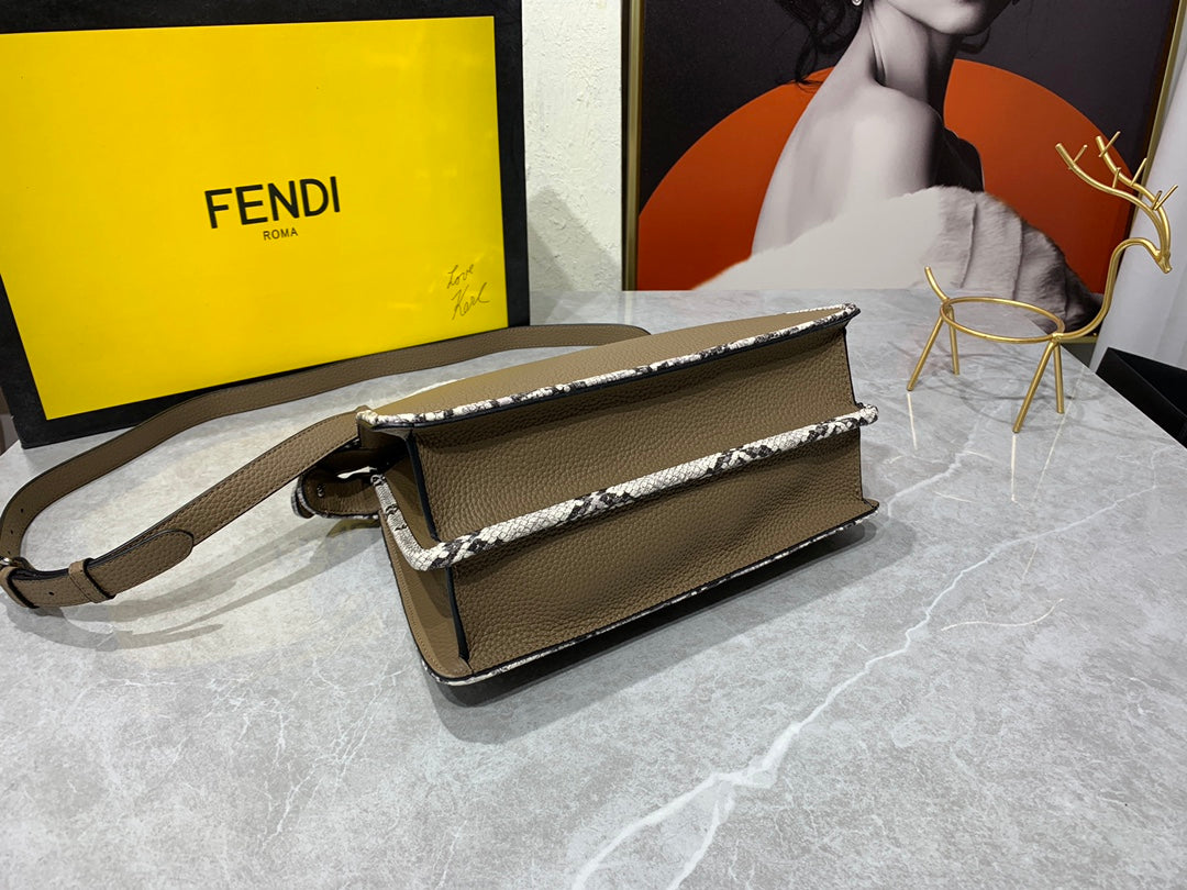 Fendi Peekaboo ISeeU Medium Leather Handbag - Taupe