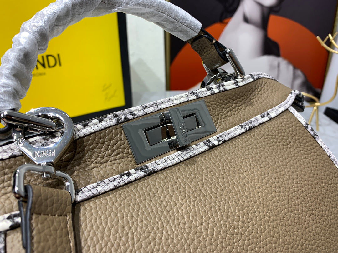 Fendi Peekaboo ISeeU Medium Leather Handbag - Taupe