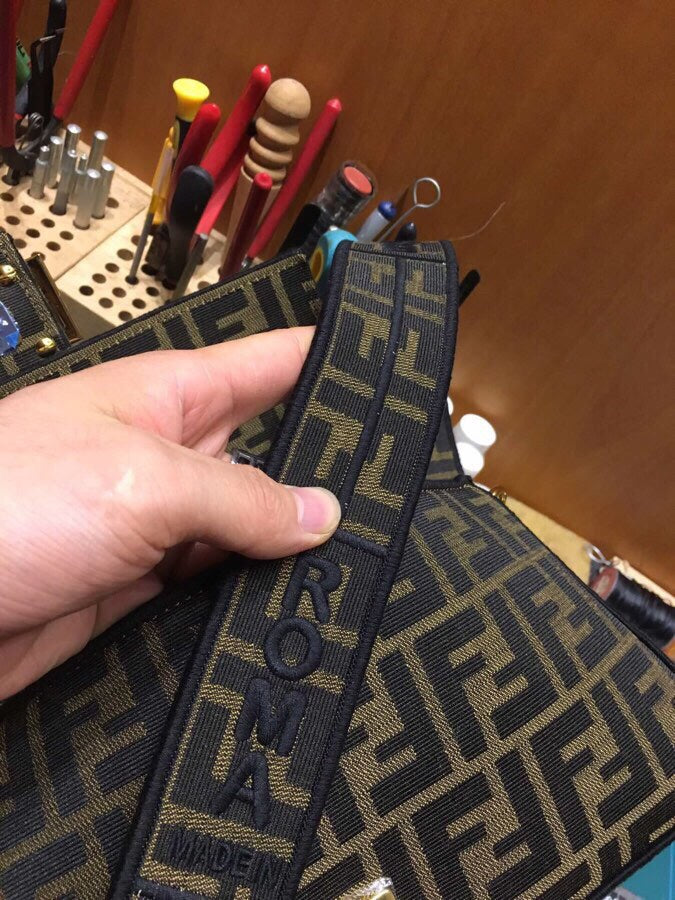 Fendi Baguette FF Monogram Shoulder Bag in Brown Fabric