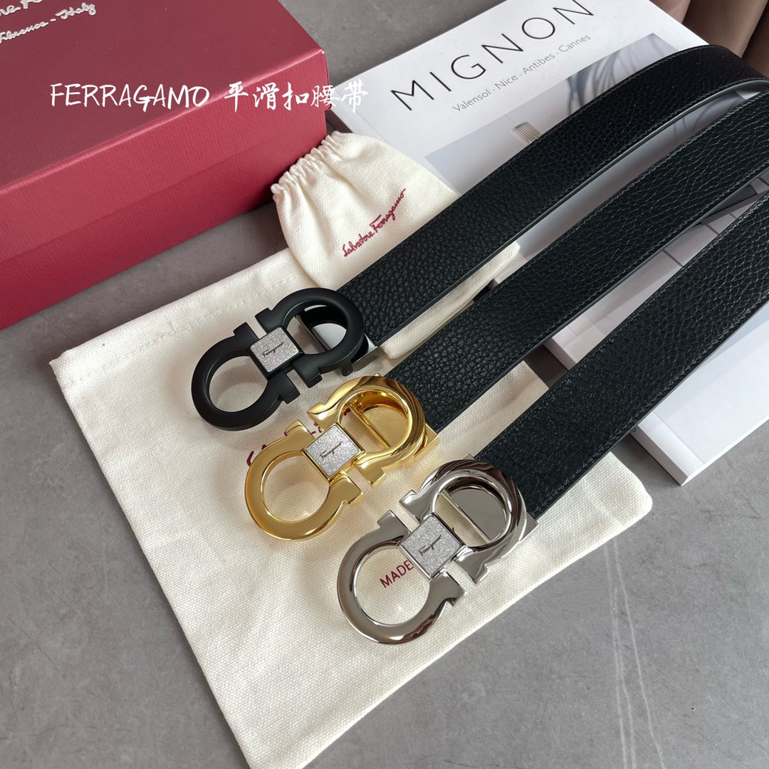 Salvatore Ferragamo Gancini Reversible Belt in Black Pebbled Leather with Gold-Tone Buckle, 35mm