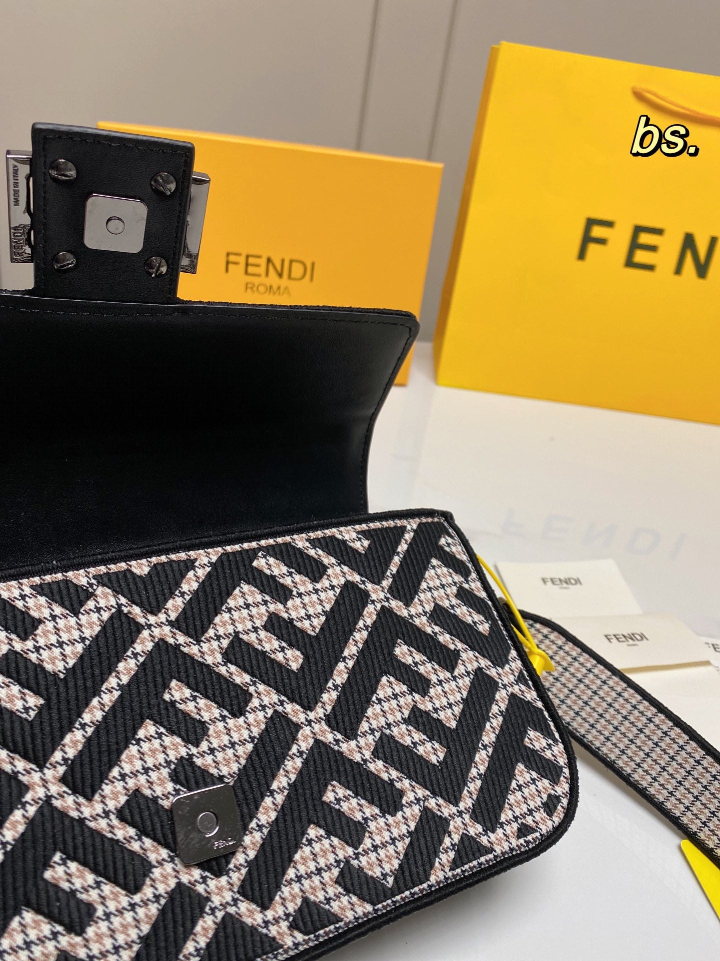 Fendi FF Monogram Canvas Baguette Shoulder Bag - Black/White