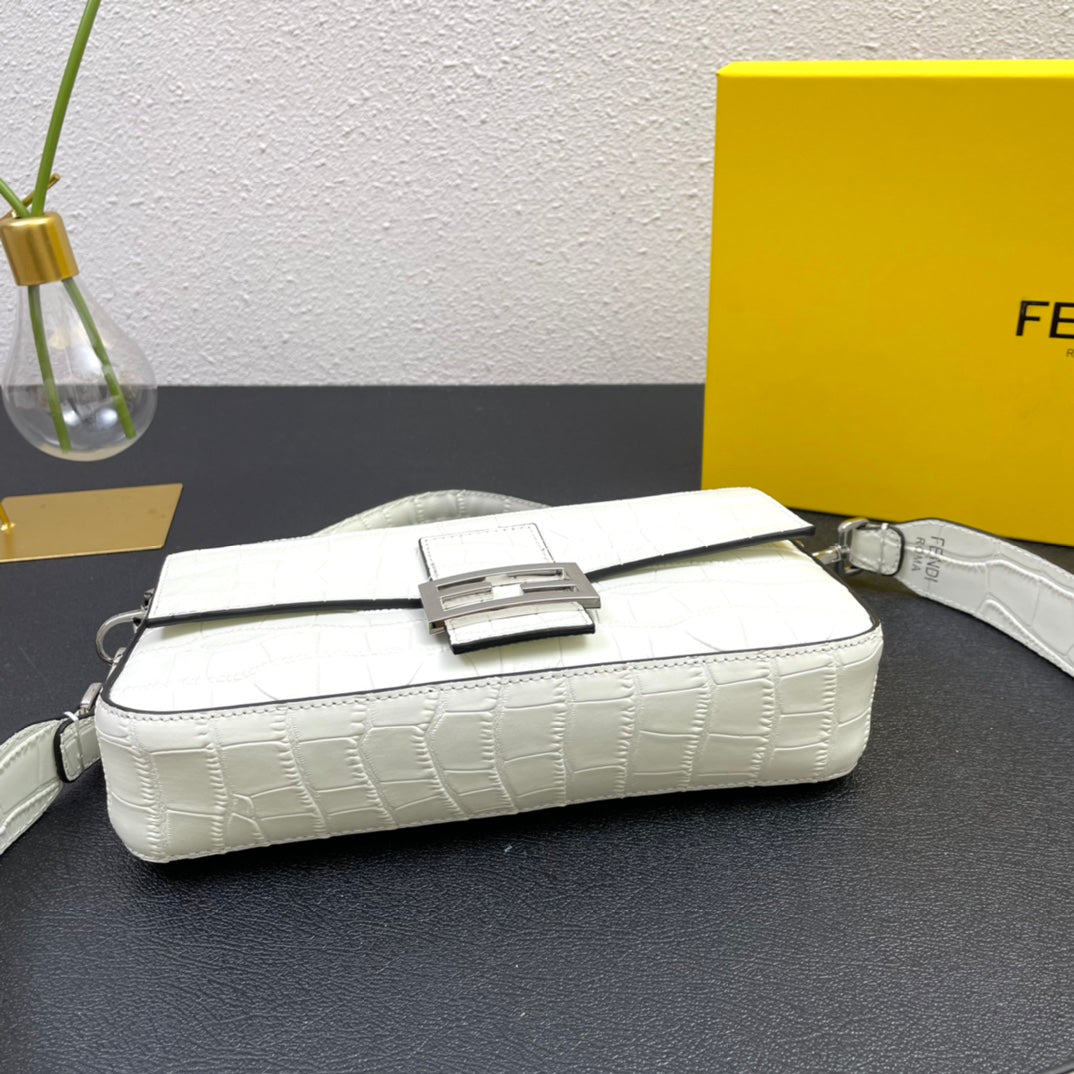Fendi Baguette White Textured Leather Shoulder Bag - 26x5x15cm