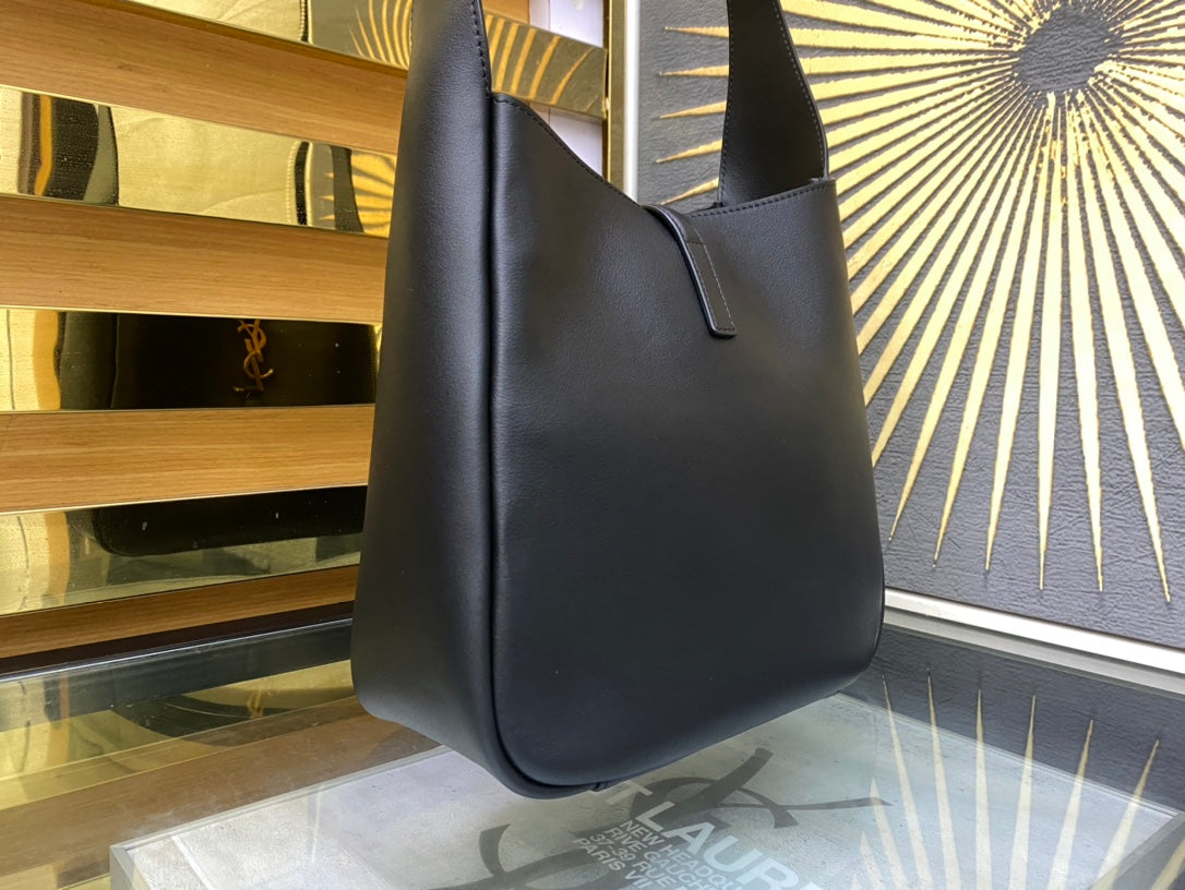 Saint Laurent Le 5 à 7 Soft Small Hobo Bag in Smooth Leather - Navy Blue