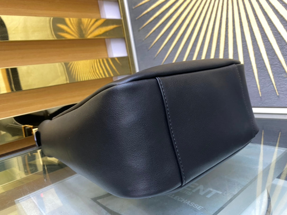 Saint Laurent Le 5 à 7 Soft Small Hobo Bag in Smooth Leather - Navy Blue