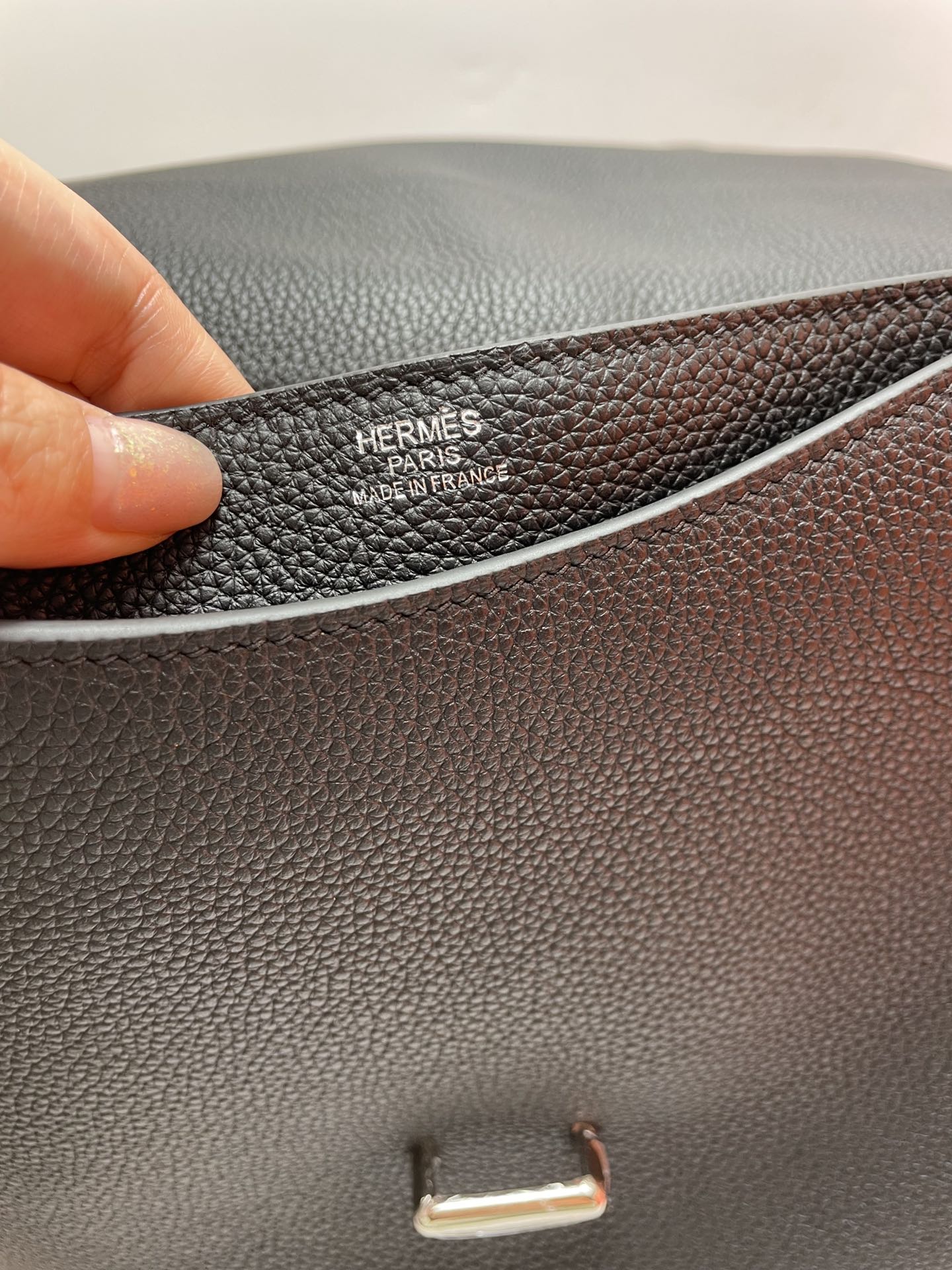 Men's Classic Black Textured Messenger Bag with Adjustable Shoulder Strap