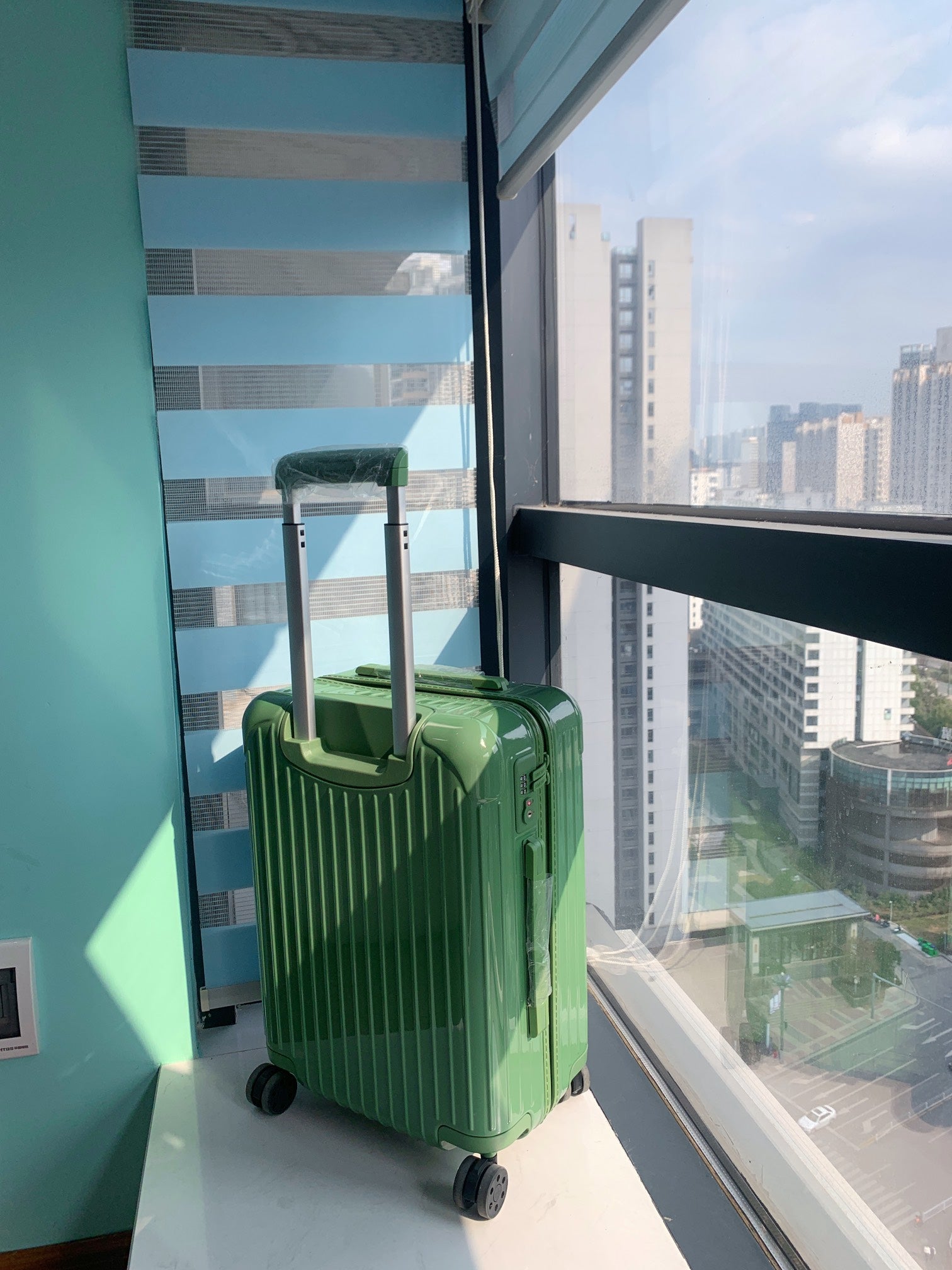 Modern Olive Green Ribbed Hardside Spinner Luggage