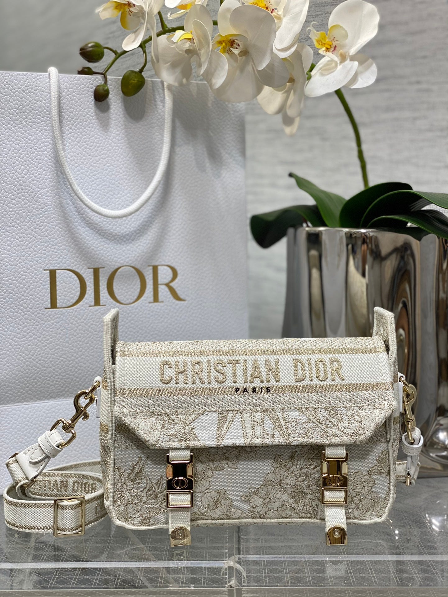 Dior Elegant White Embroidered Canvas Crossbody Shoulder Bag
