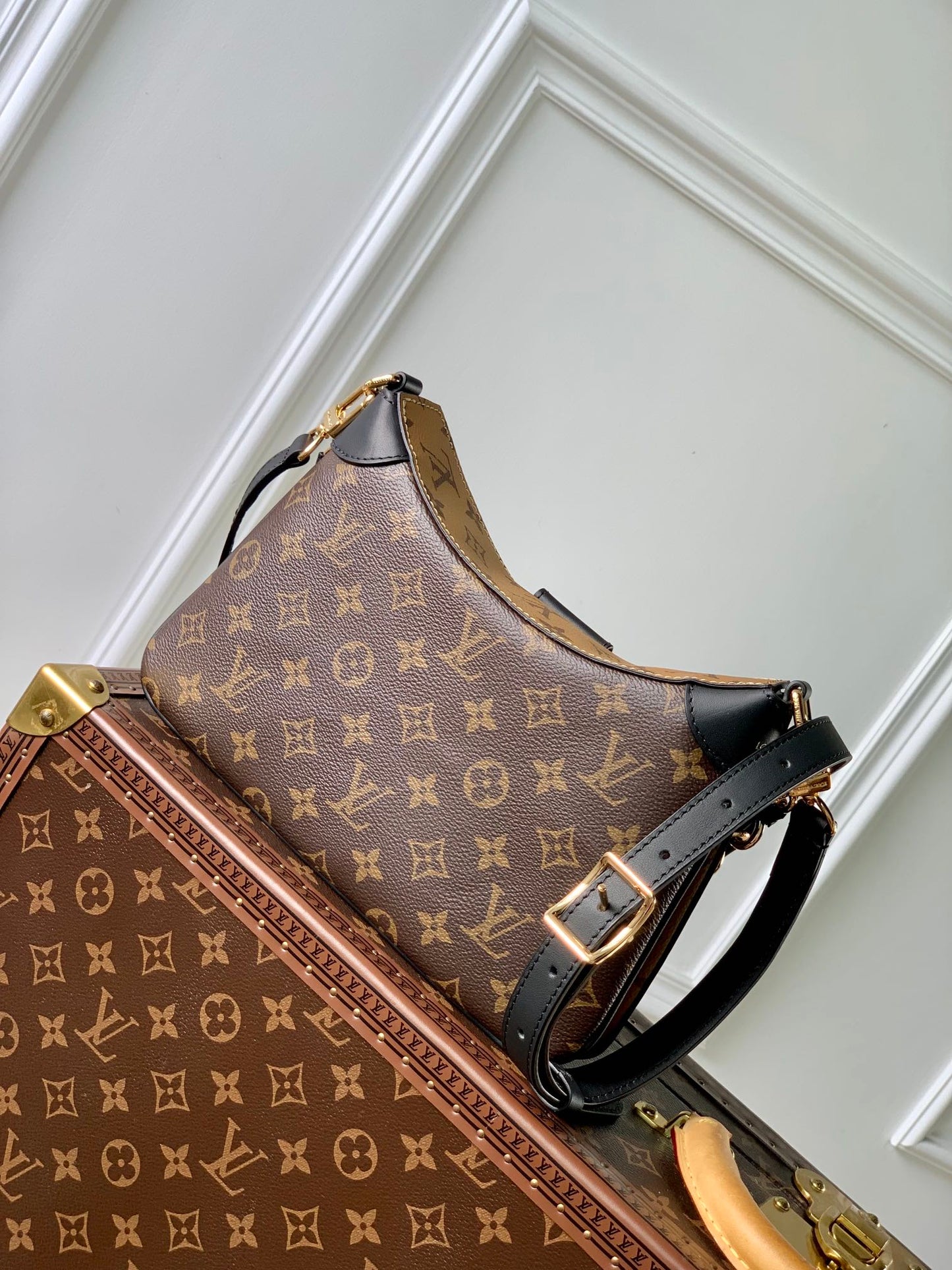 Louis Vuitton Classic Brown Monogram Shoulder Bag with Gold Chain and Lock Clasp