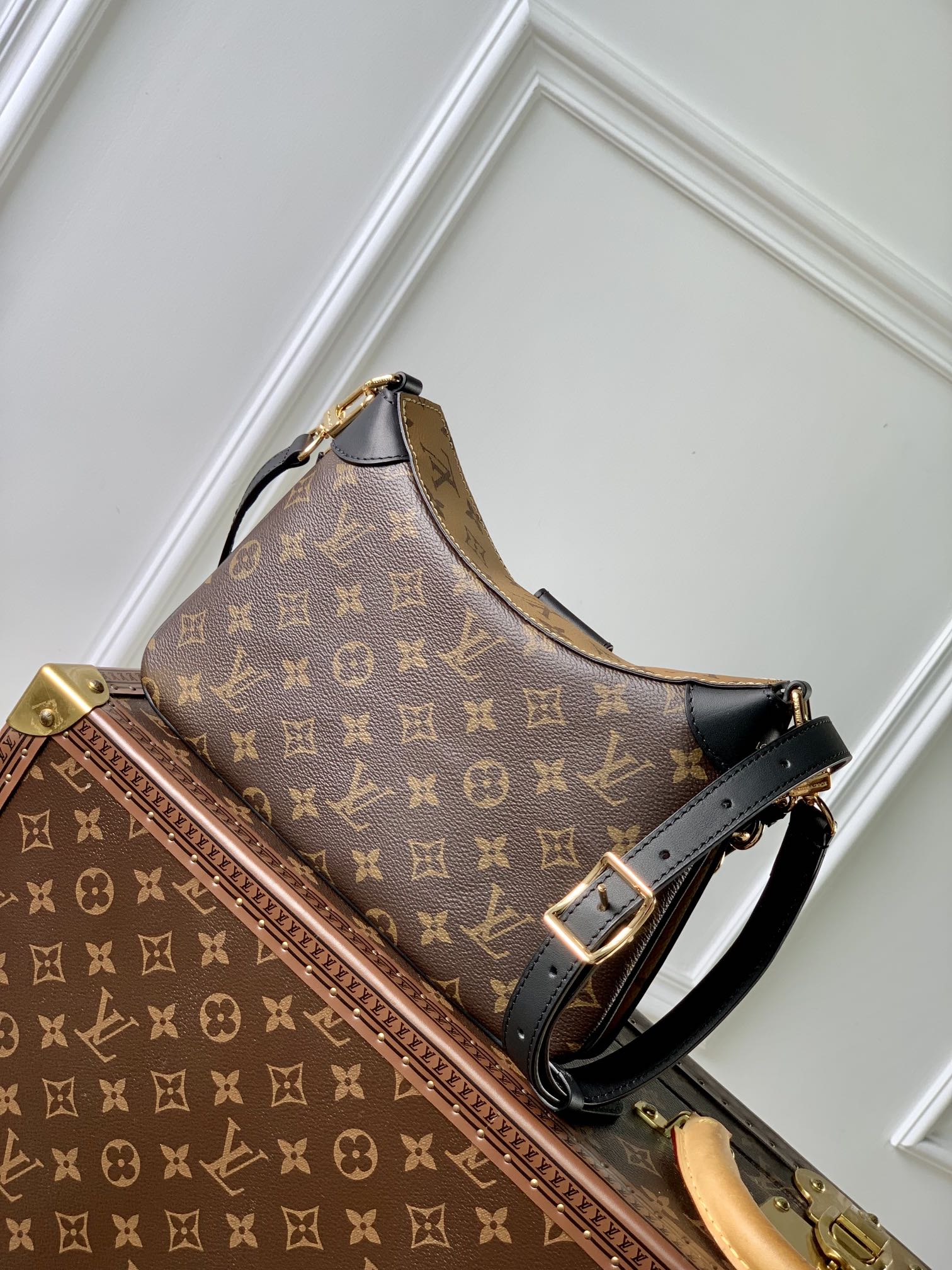 Louis Vuitton Classic Brown Monogram Shoulder Bag with Gold Chain and Lock Clasp