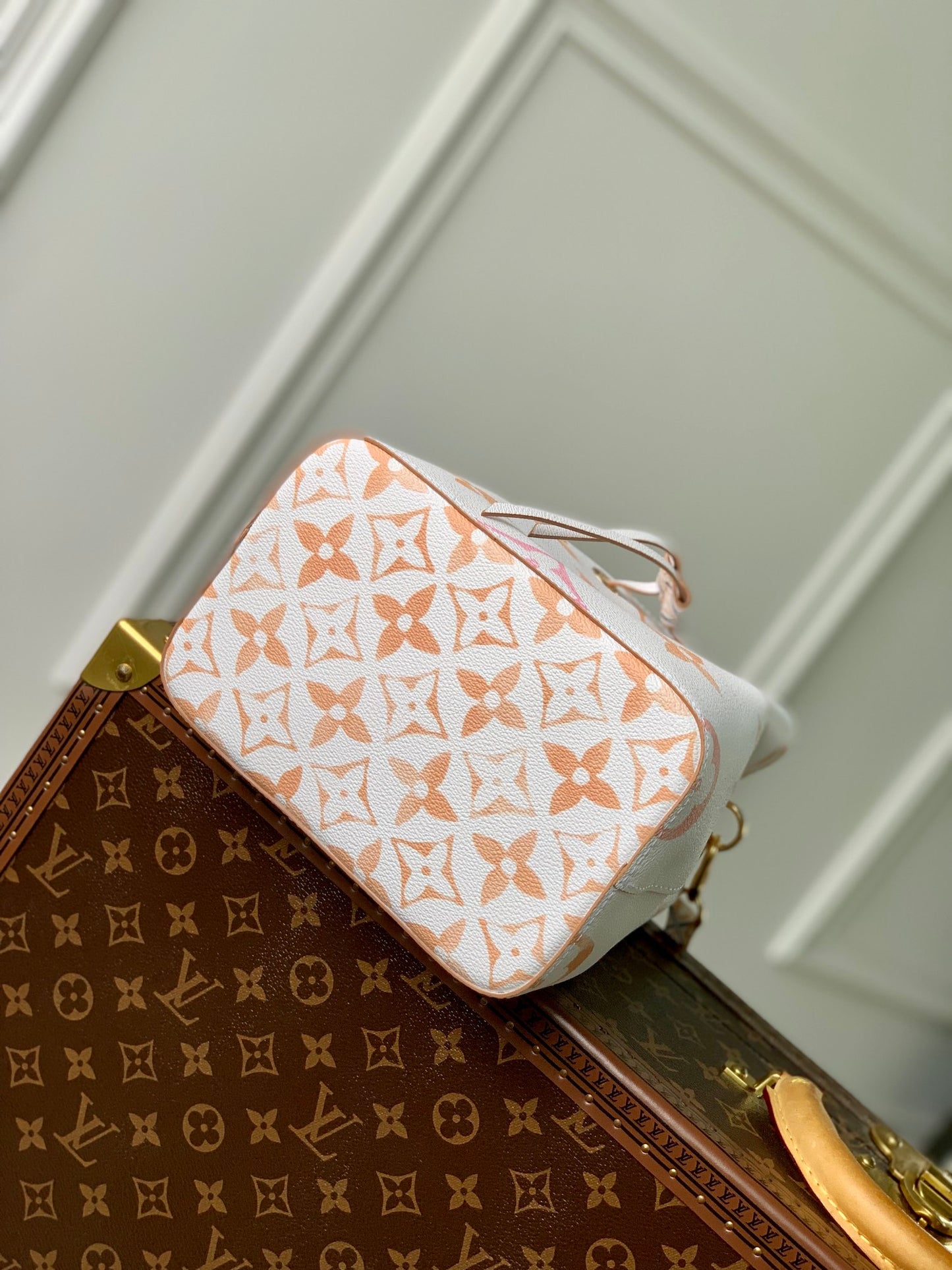 Louis Vuitton NéoNoé BB Bucket Bag - White &amp; Pink Gradient Monogram Canvas