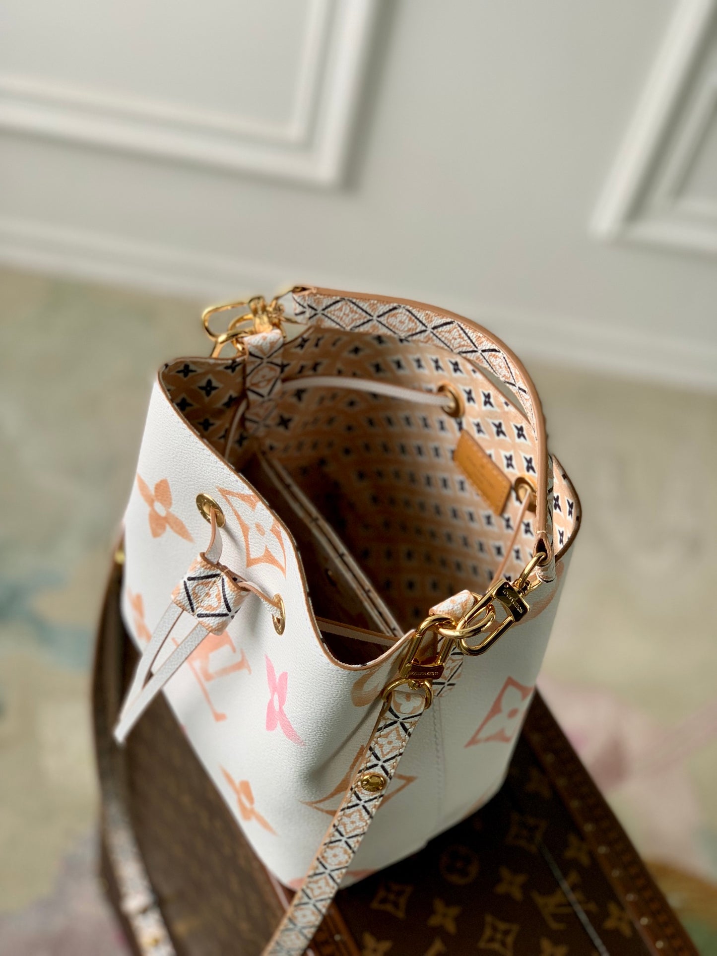 Louis Vuitton NéoNoé BB Bucket Bag - White &amp; Pink Gradient Monogram Canvas