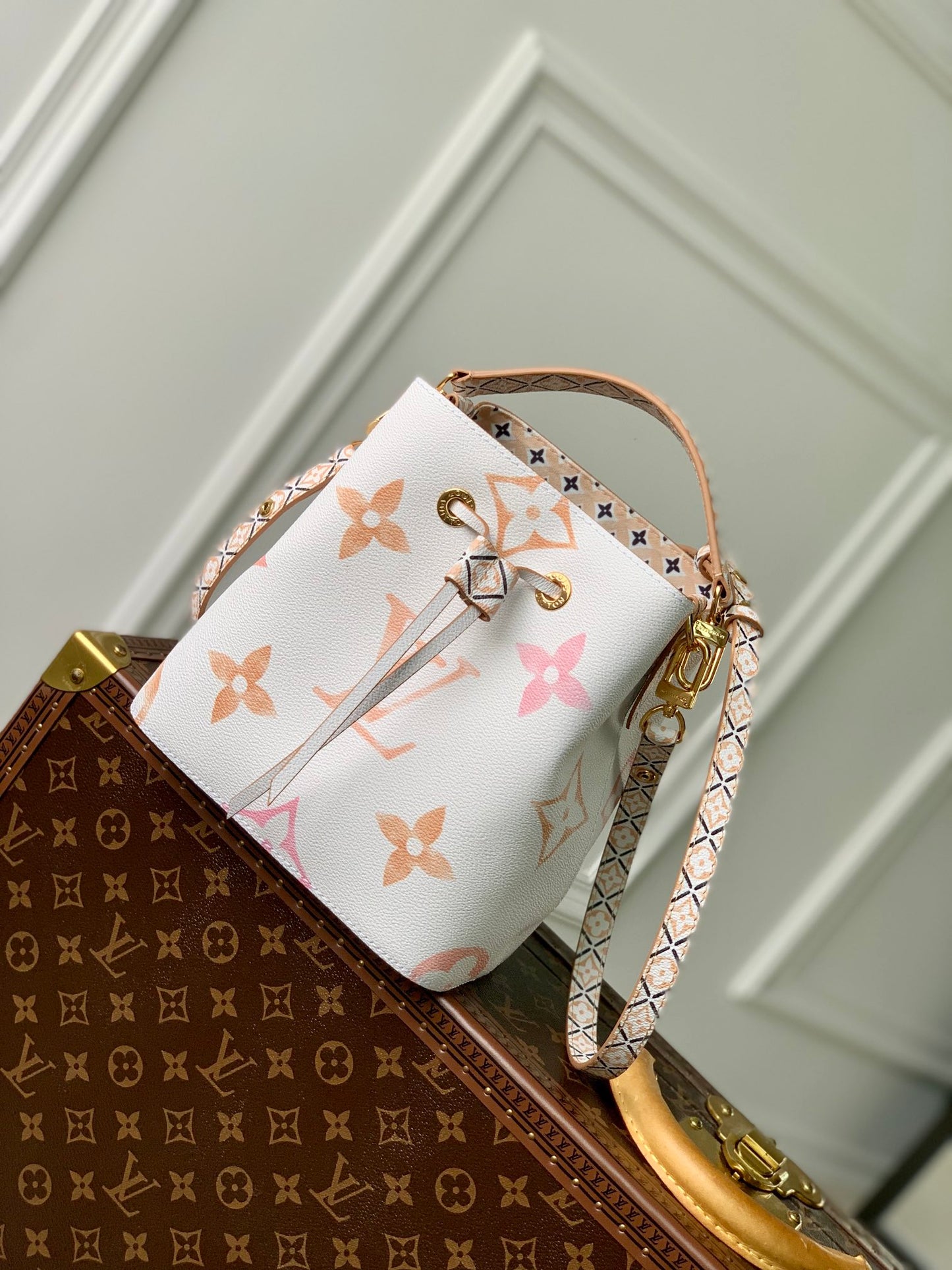 Louis Vuitton White Leather Drawstring Bucket Bag with Pastel Geometric Print