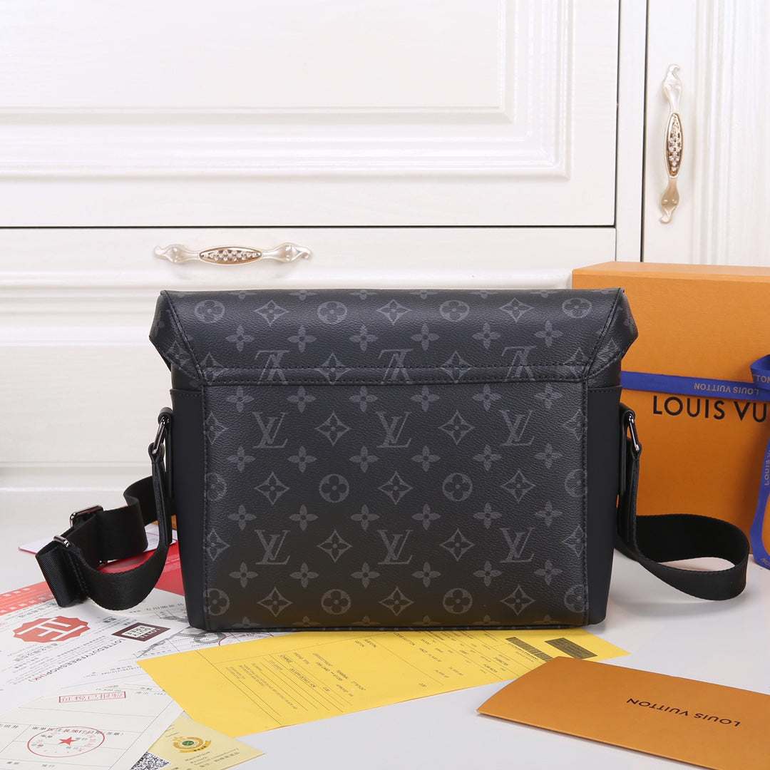 Louis Vuitton Black Monogram Pattern Canvas Messenger Bag with Shoulder Strap