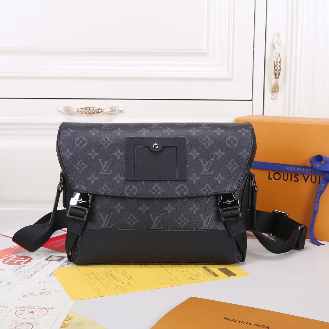 Louis Vuitton Black Monogram Pattern Canvas Messenger Bag with Shoulder Strap