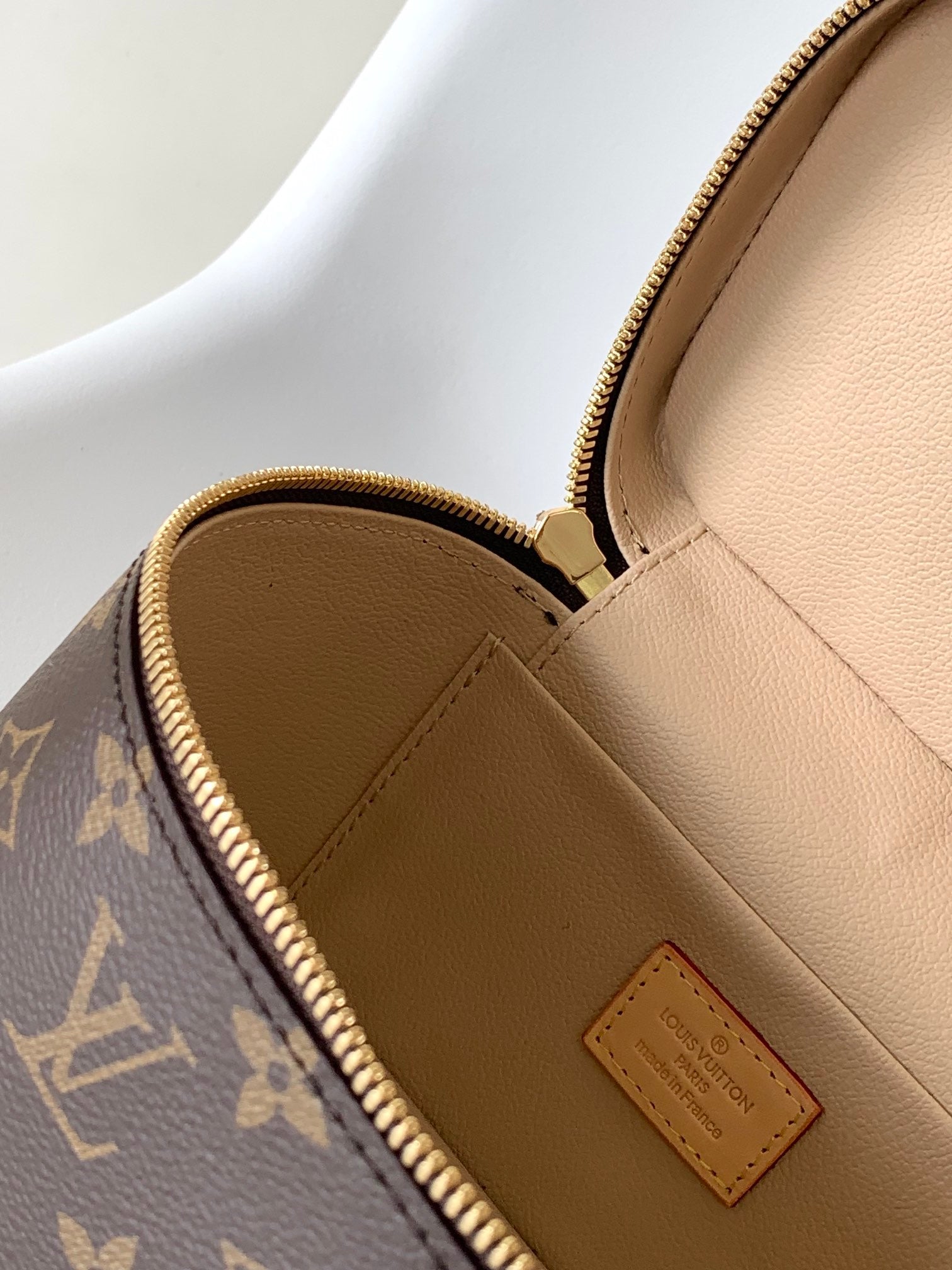 Louis Vuitton Luxury Brown Monogram Travel Vanity Case Cosmetic Makeup Bag