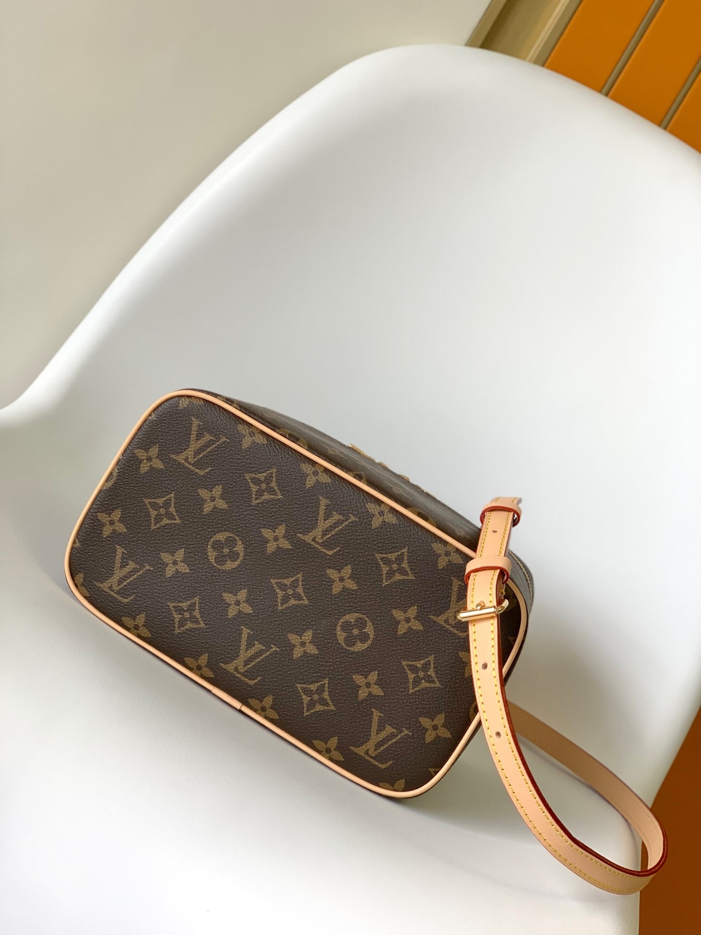 Louis Vuitton Vintage Monogram Pattern Brown Vanity Case Travel Makeup Bag