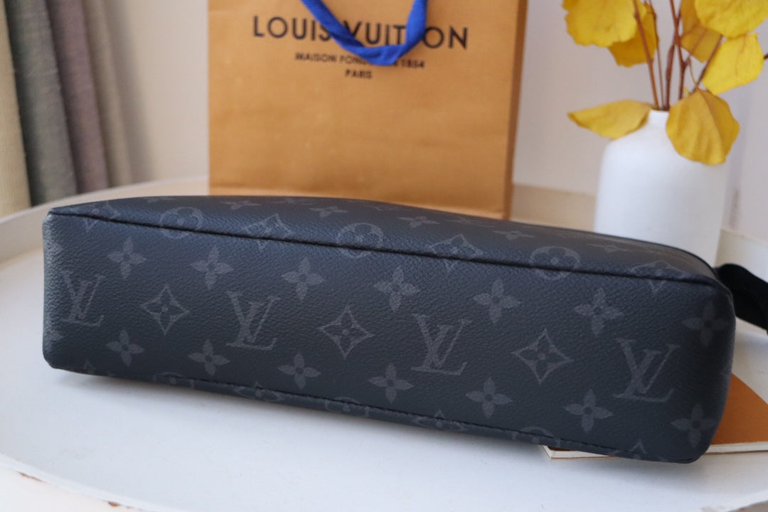 Louis Vuitton Elegant Black Monogram Pattern Zippered Pouch Clutch Bag